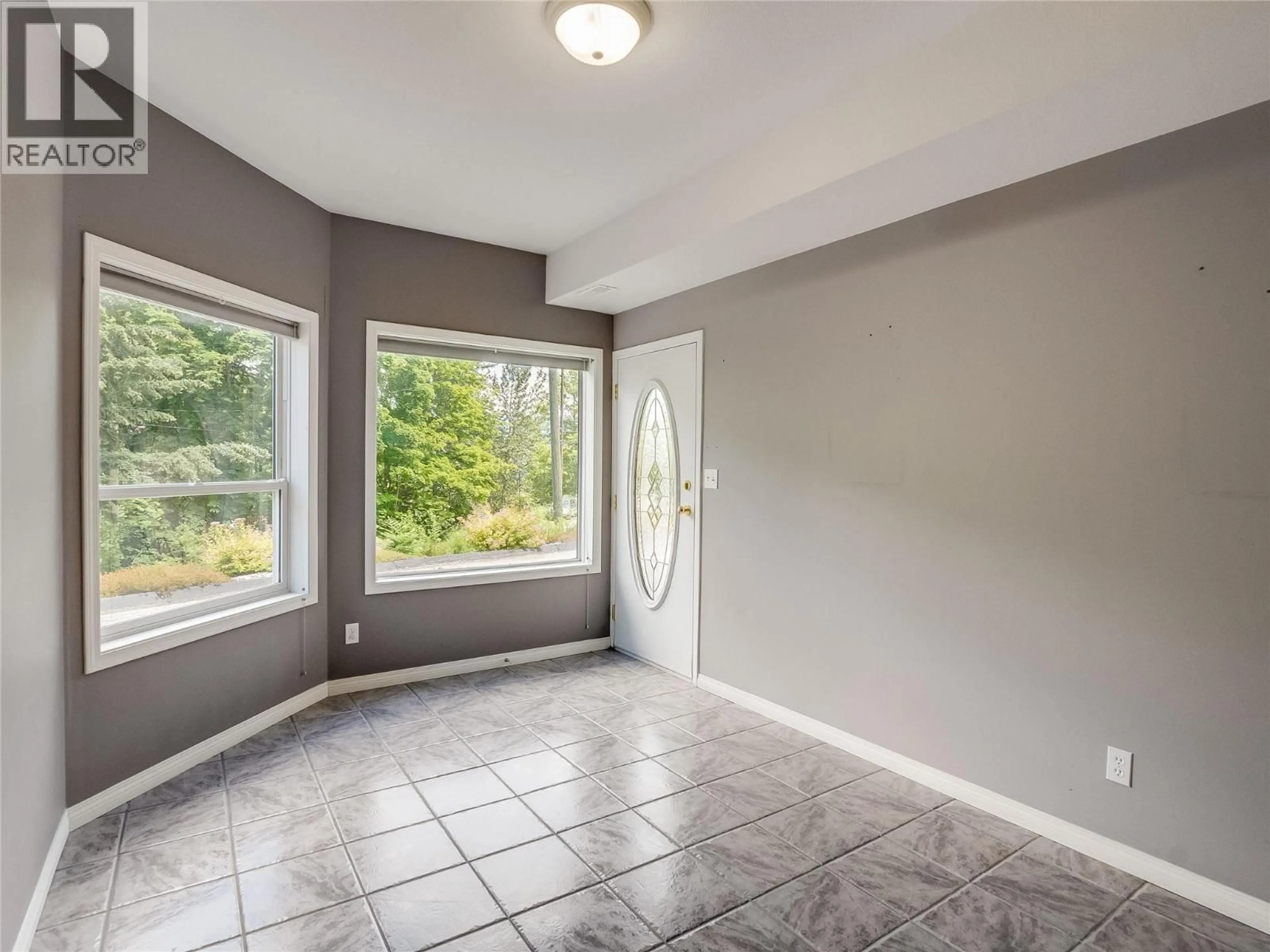 Indoor entryway for 34 VIEW STREET, Nelson British Columbia V1L2V2