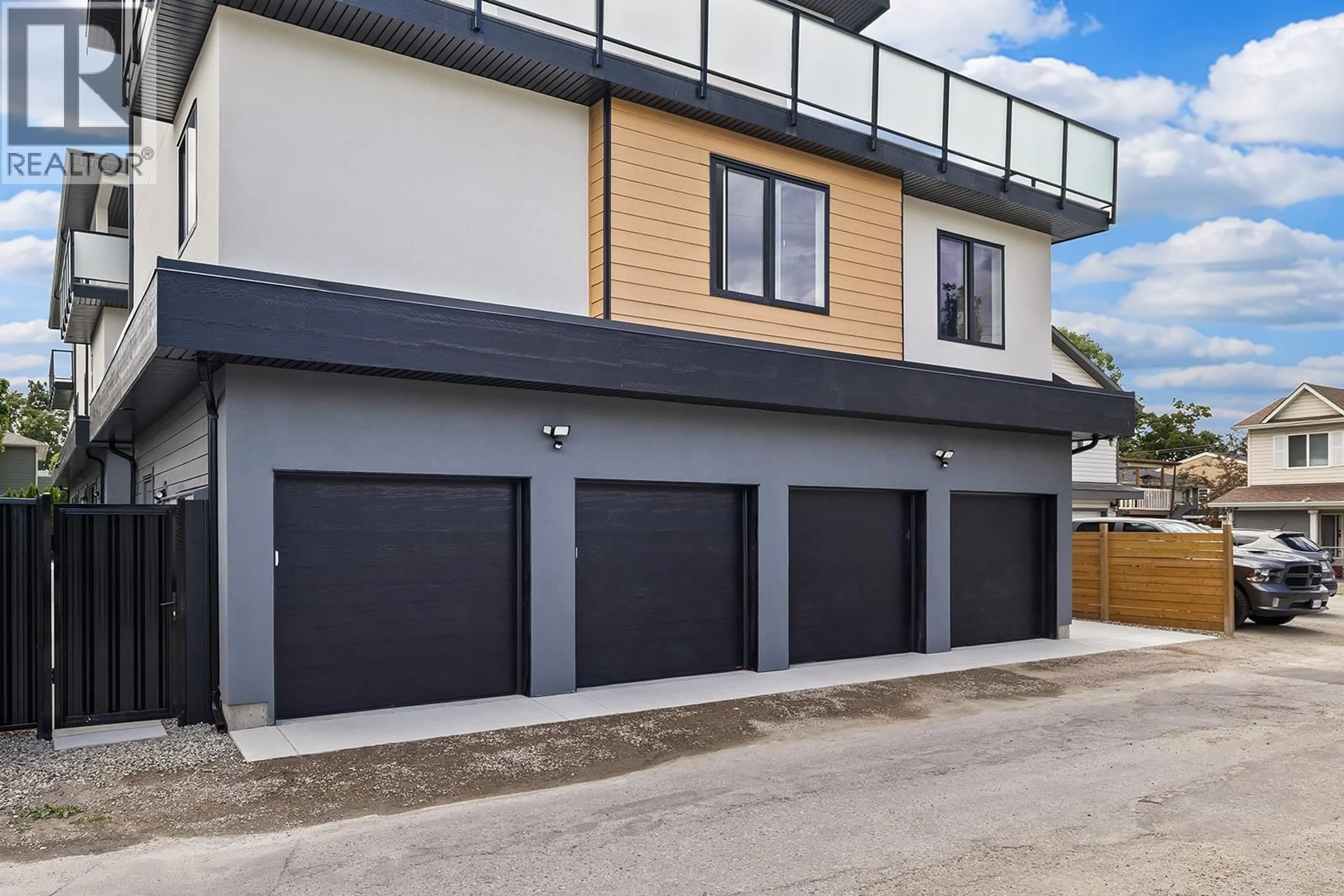 Indoor garage for 3 - 662 BIRCH AVENUE, Kelowna British Columbia V1Y3H1