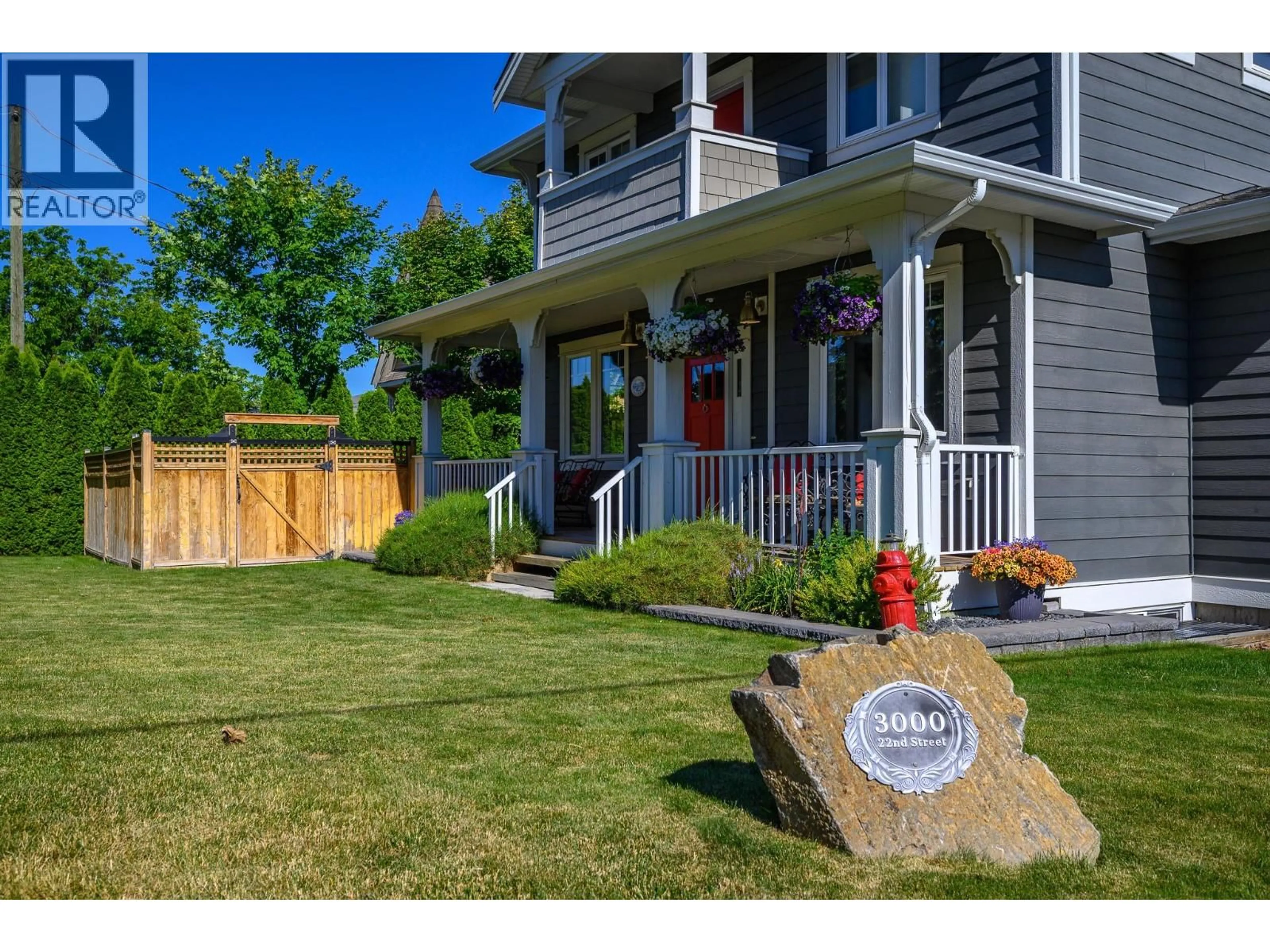 Home with vinyl exterior material, mountain view for 3000 22 STREET, Vernon British Columbia V1T4H6