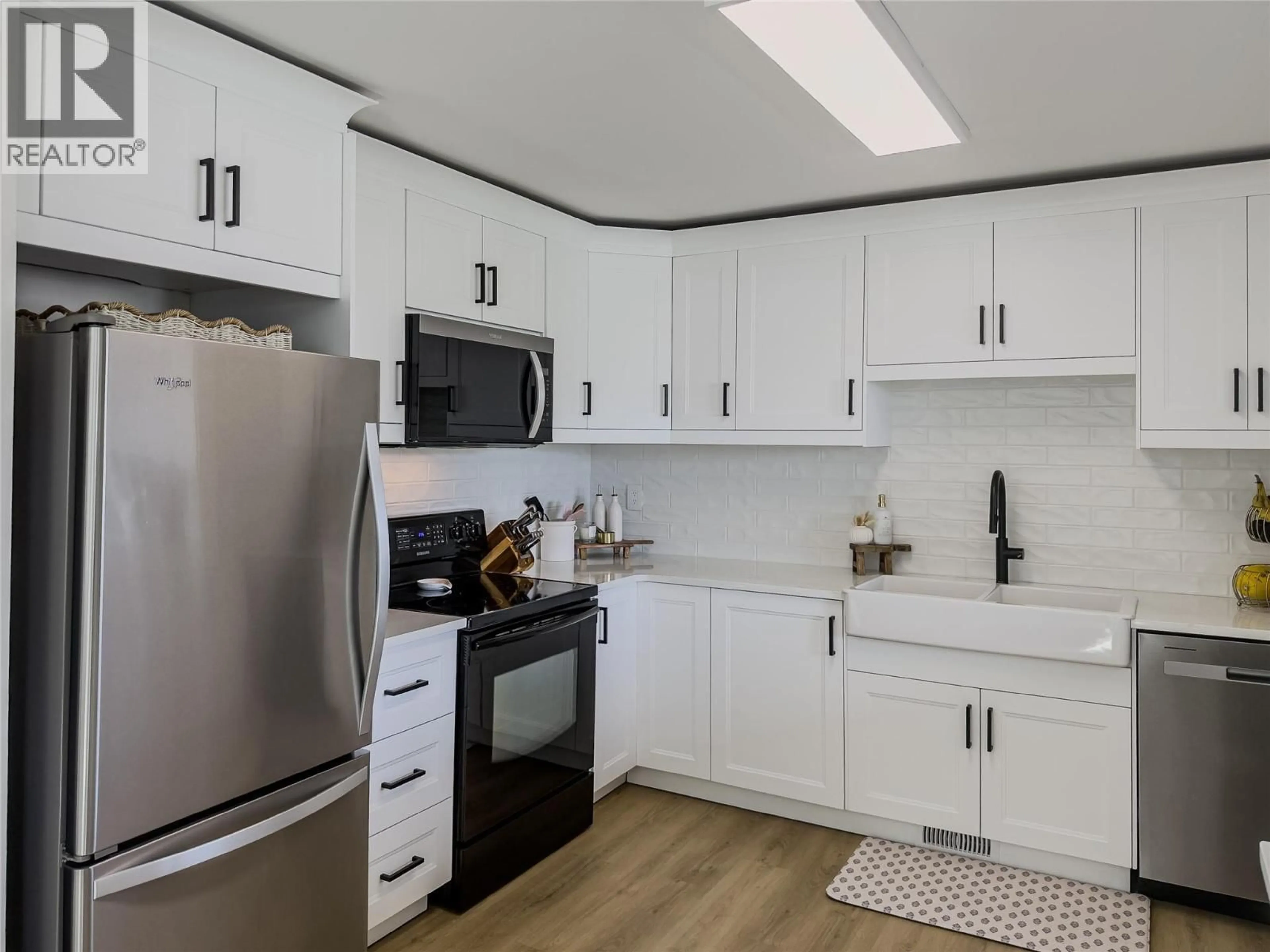 Standard kitchen, unknown for 46 - 137 MCGILL ROAD, Kamloops British Columbia V2C1L9