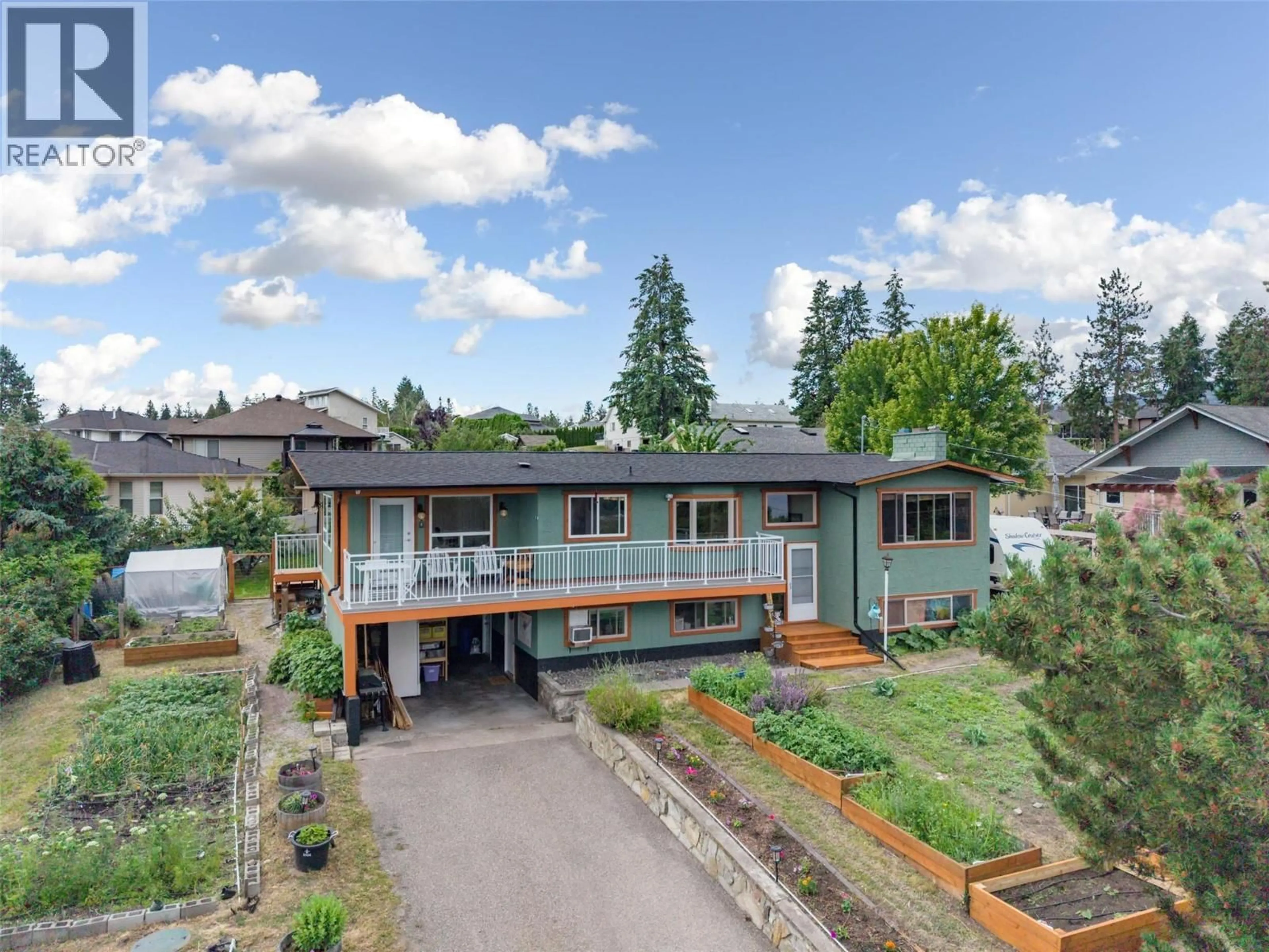 A pic from outside/outdoor area/front of a property/back of a property/a pic from drone, unknown for 2139 AMUNDSEN ROAD, Lake Country British Columbia V4V1J1