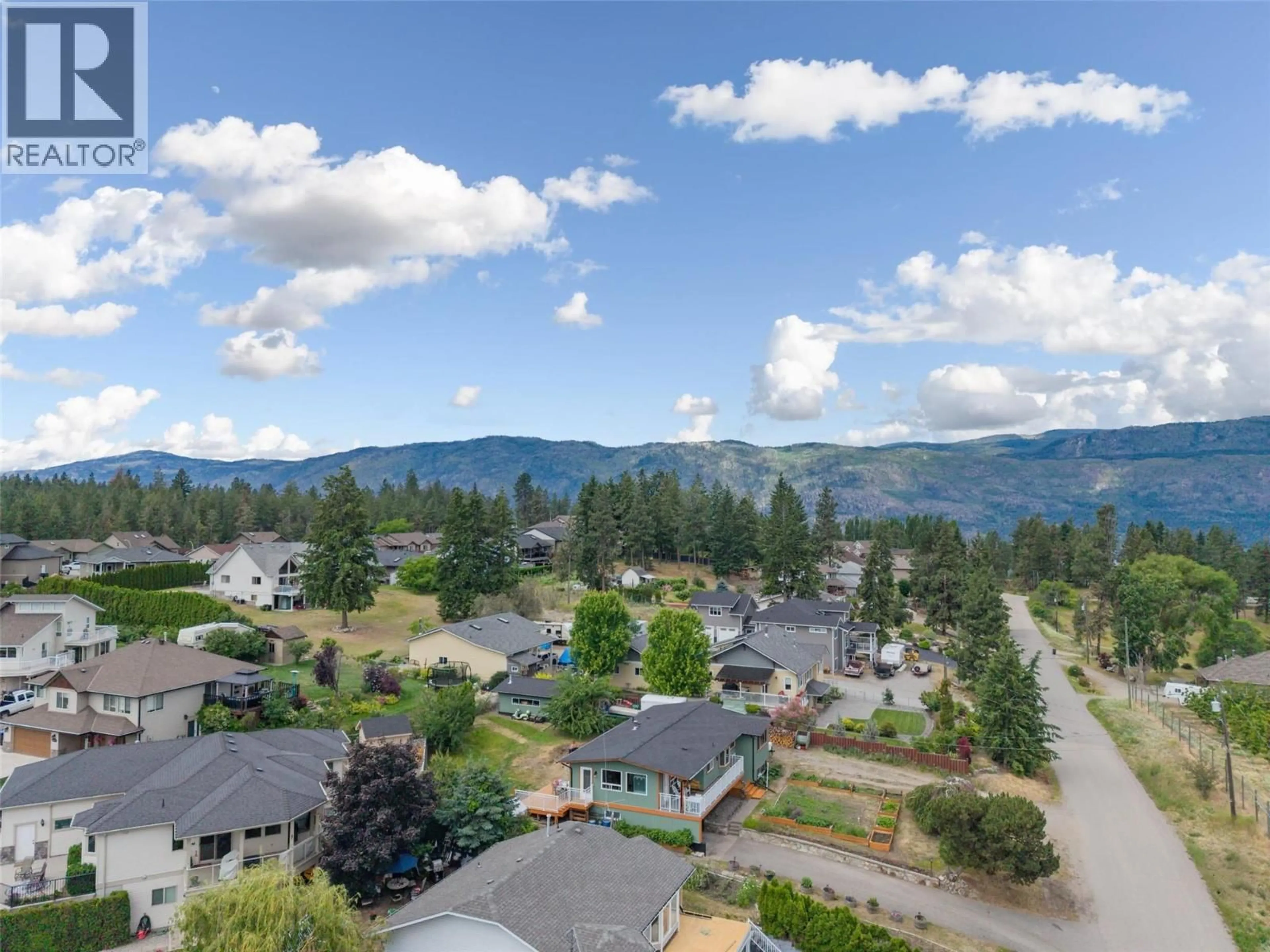 A pic from outside/outdoor area/front of a property/back of a property/a pic from drone, mountain view for 2139 AMUNDSEN ROAD, Lake Country British Columbia V4V1J1