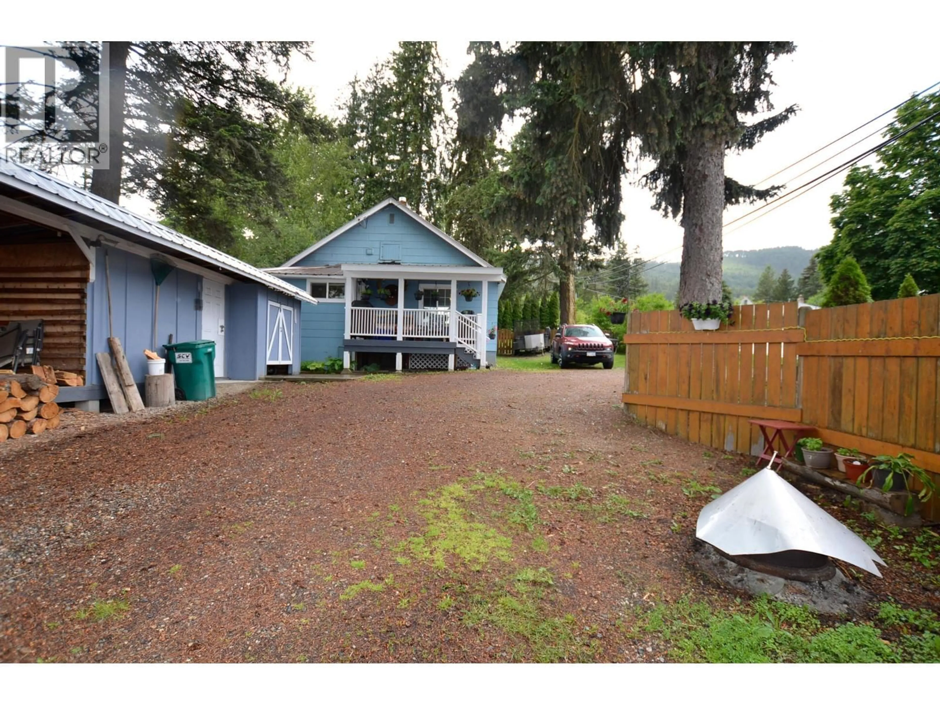 A pic from outside/outdoor area/front of a property/back of a property/a pic from drone, unknown for 2178 GLENCAIRD STREET, Lumby British Columbia V0E2G0