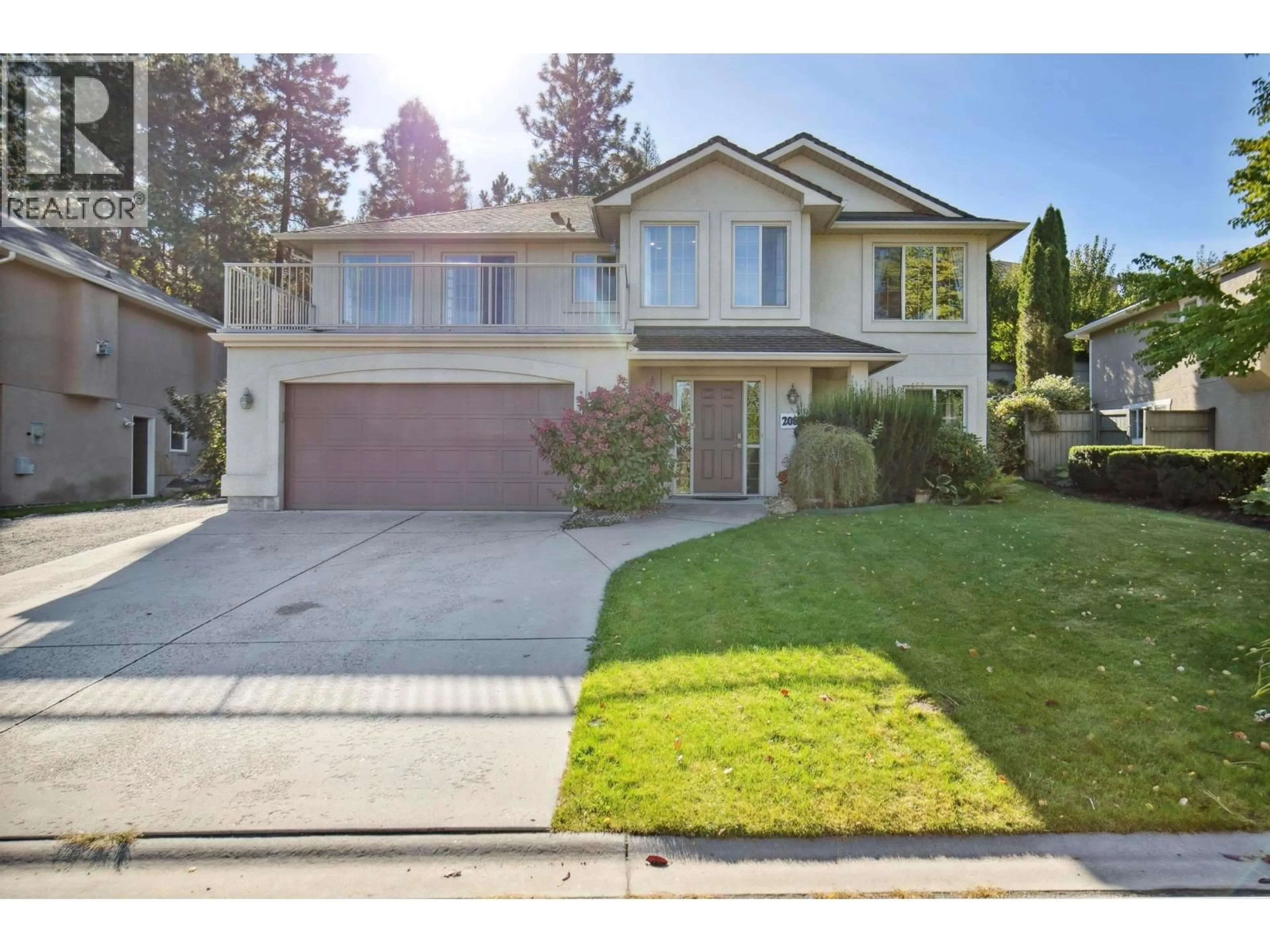 Home with vinyl exterior material, street for 2089 BOWRON STREET, Kelowna British Columbia V1V2P2