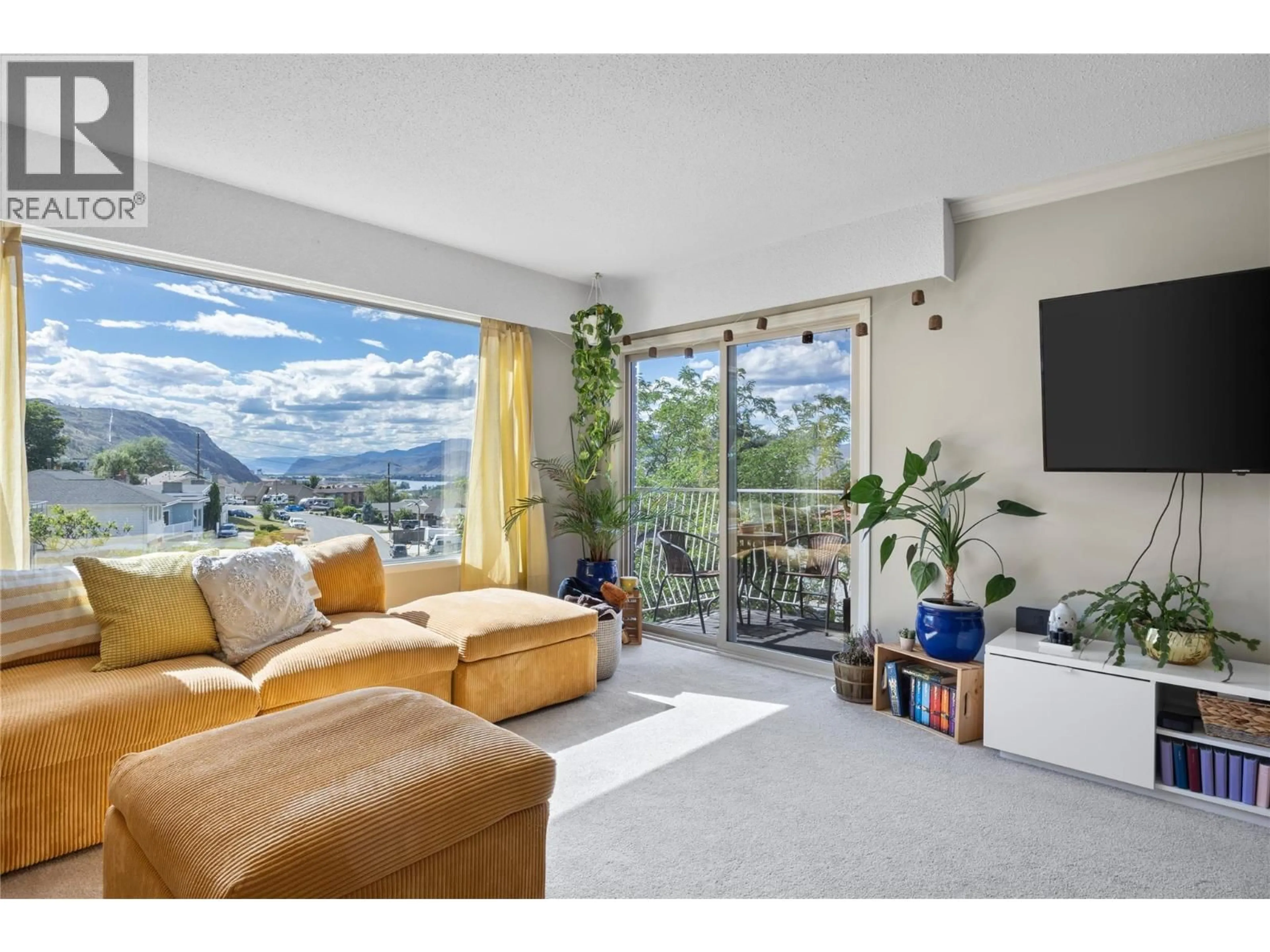 Living room with furniture, unknown for 5 - 320 POWERS ROAD, Kamloops British Columbia V2C1V1