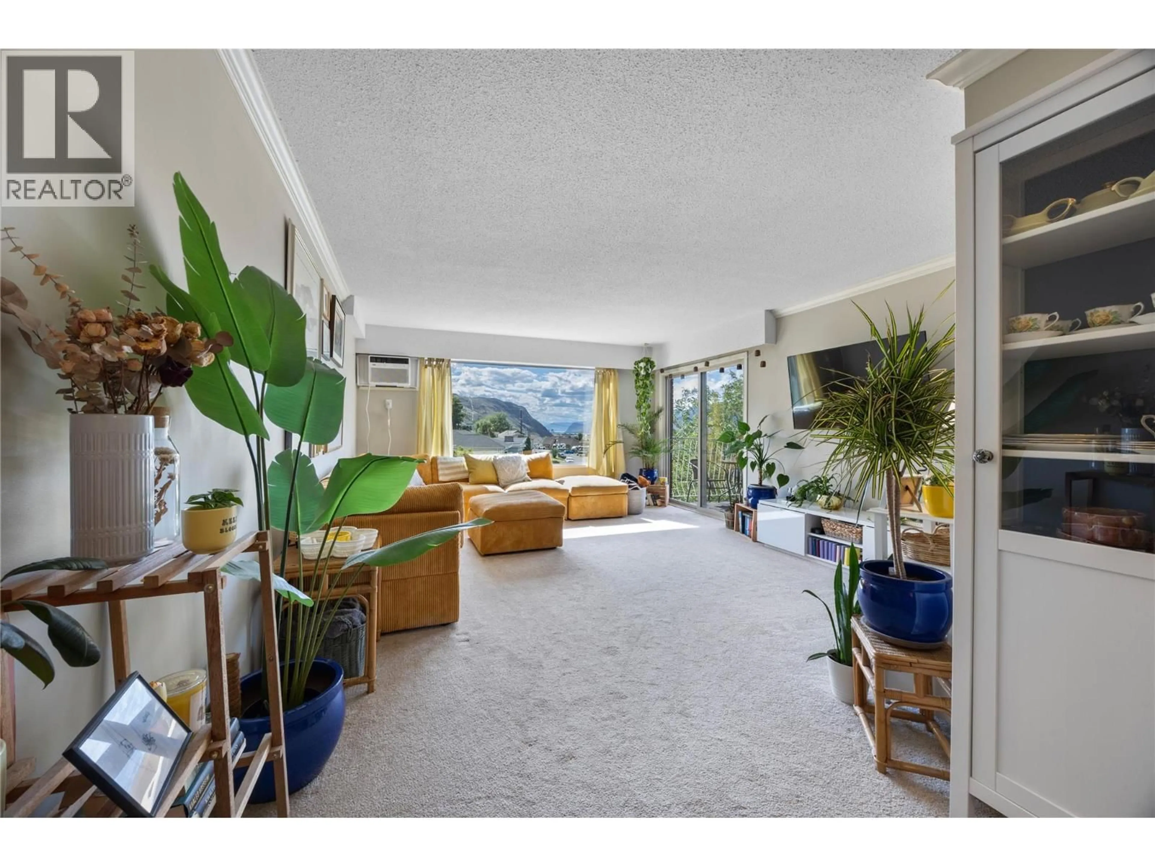 Indoor foyer for 5 - 320 POWERS ROAD, Kamloops British Columbia V2C1V1