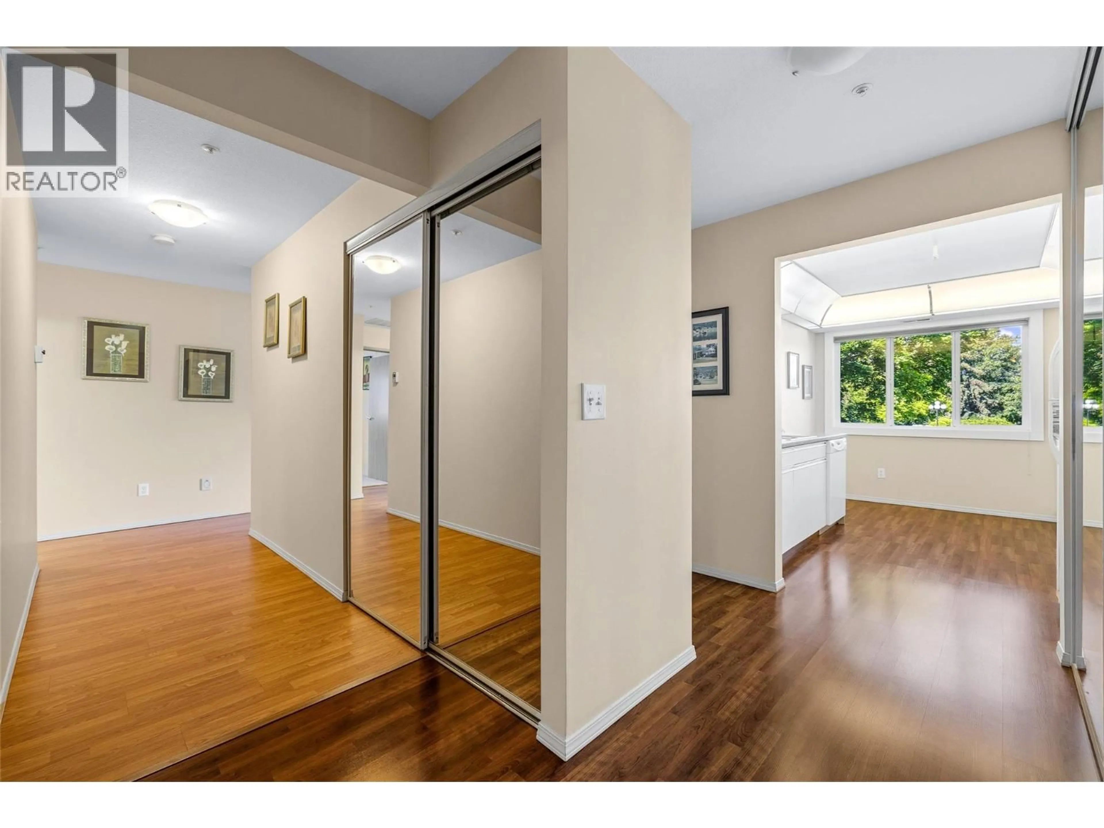 Indoor entryway for 165 - 1045 SUTHERLAND AVENUE, Kelowna British Columbia V1Y5Y1