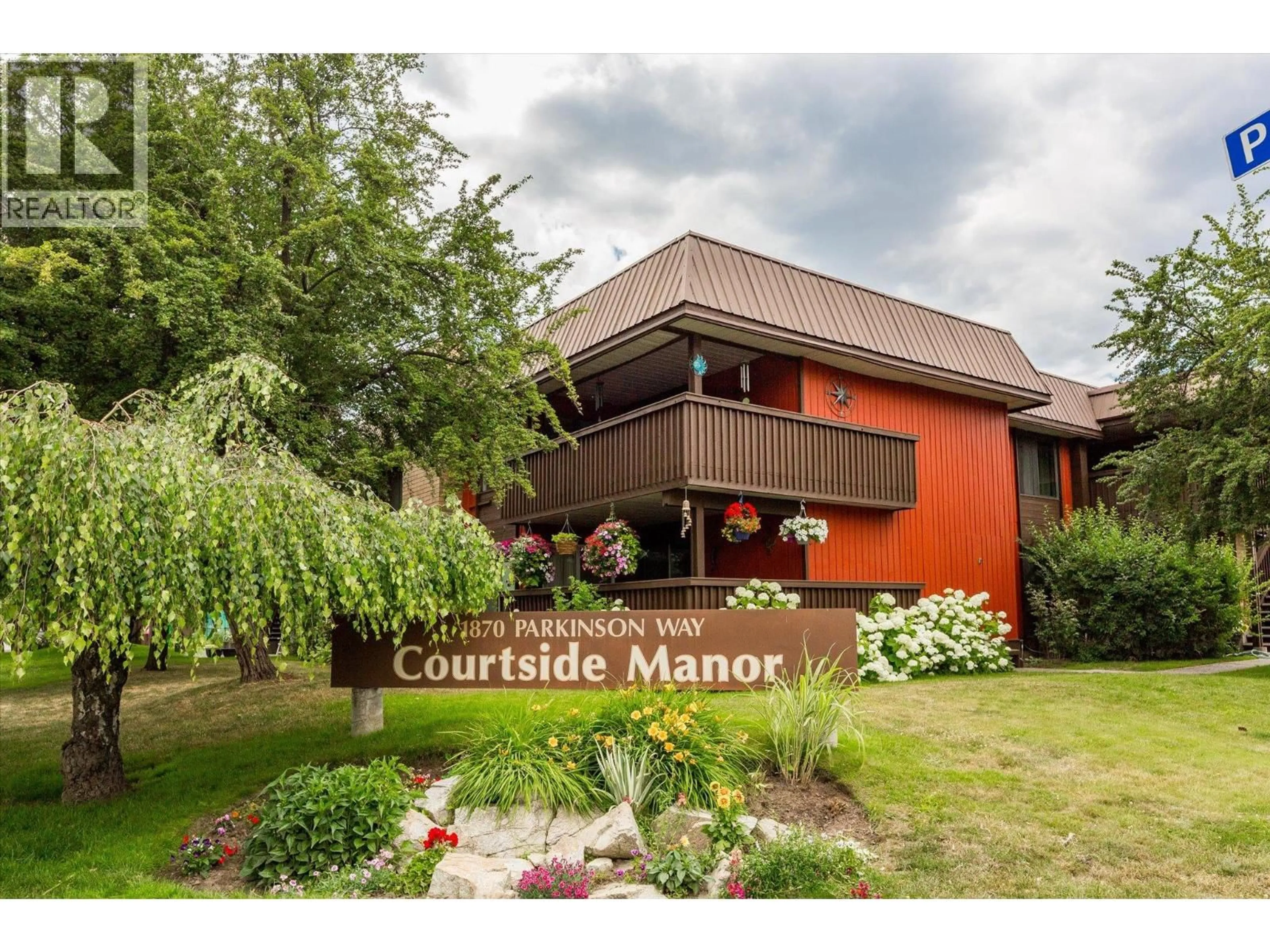 Indoor foyer for 101 - 1870 PARKINSON WAY, Kelowna British Columbia V1Y8C9