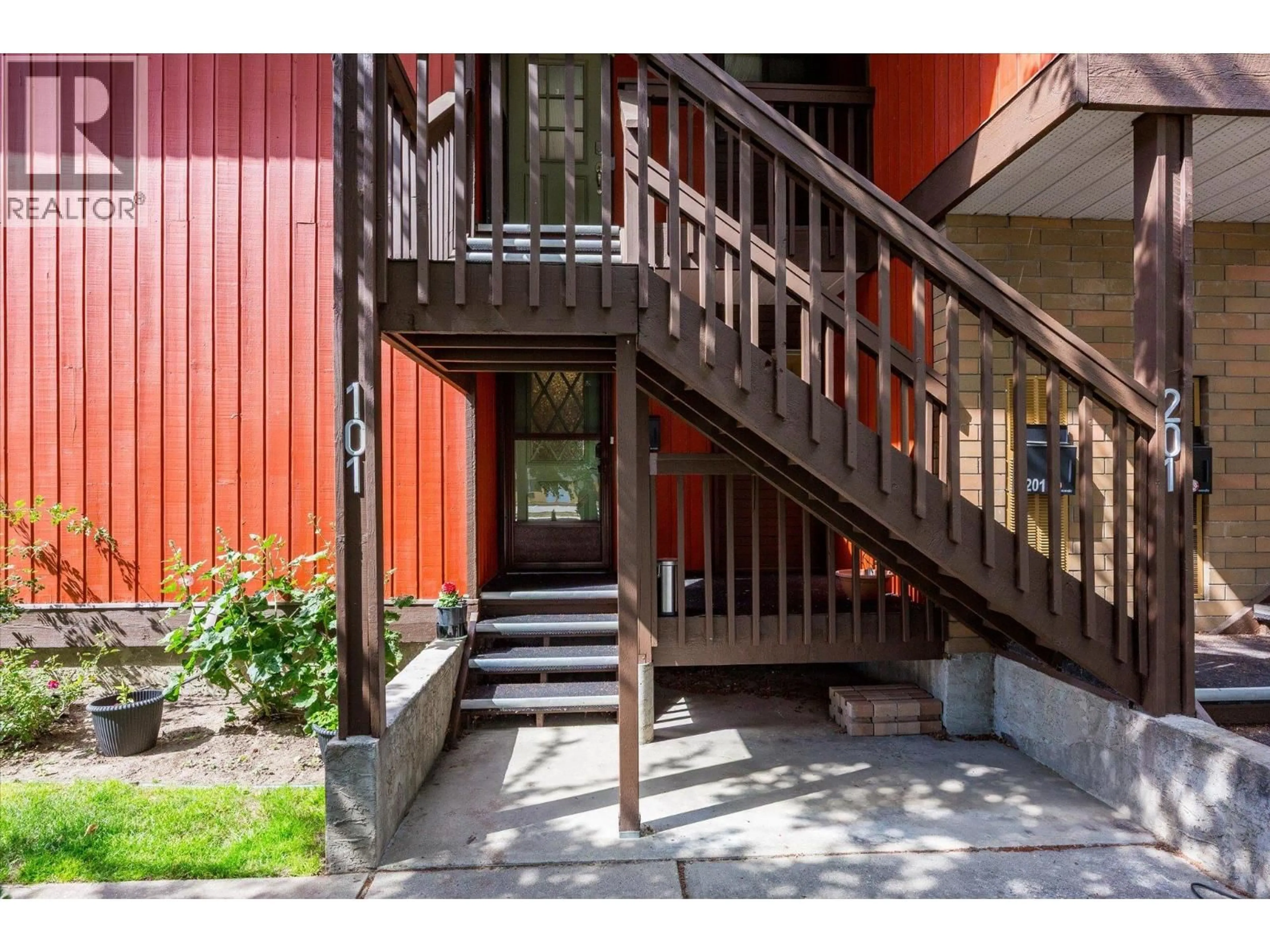 Indoor entryway for 101 - 1870 PARKINSON WAY, Kelowna British Columbia V1Y8C9
