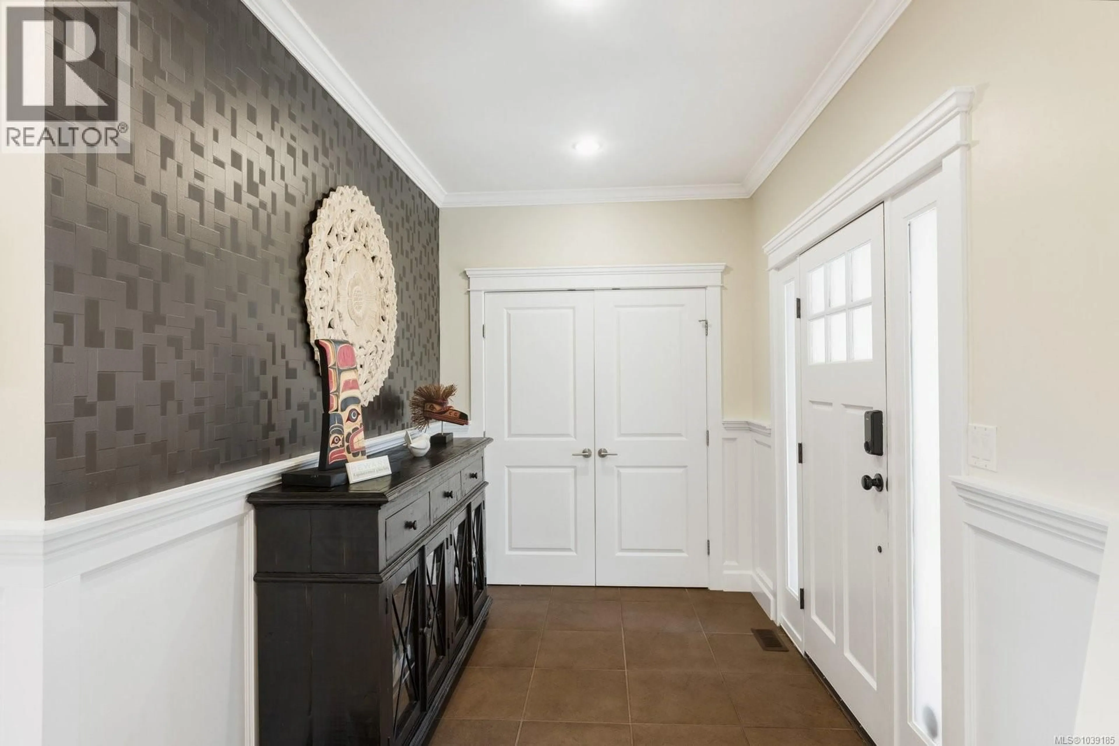 Indoor entryway for 2532 TWIN VIEW PLACE, Central Saanich British Columbia V8Z6Z1