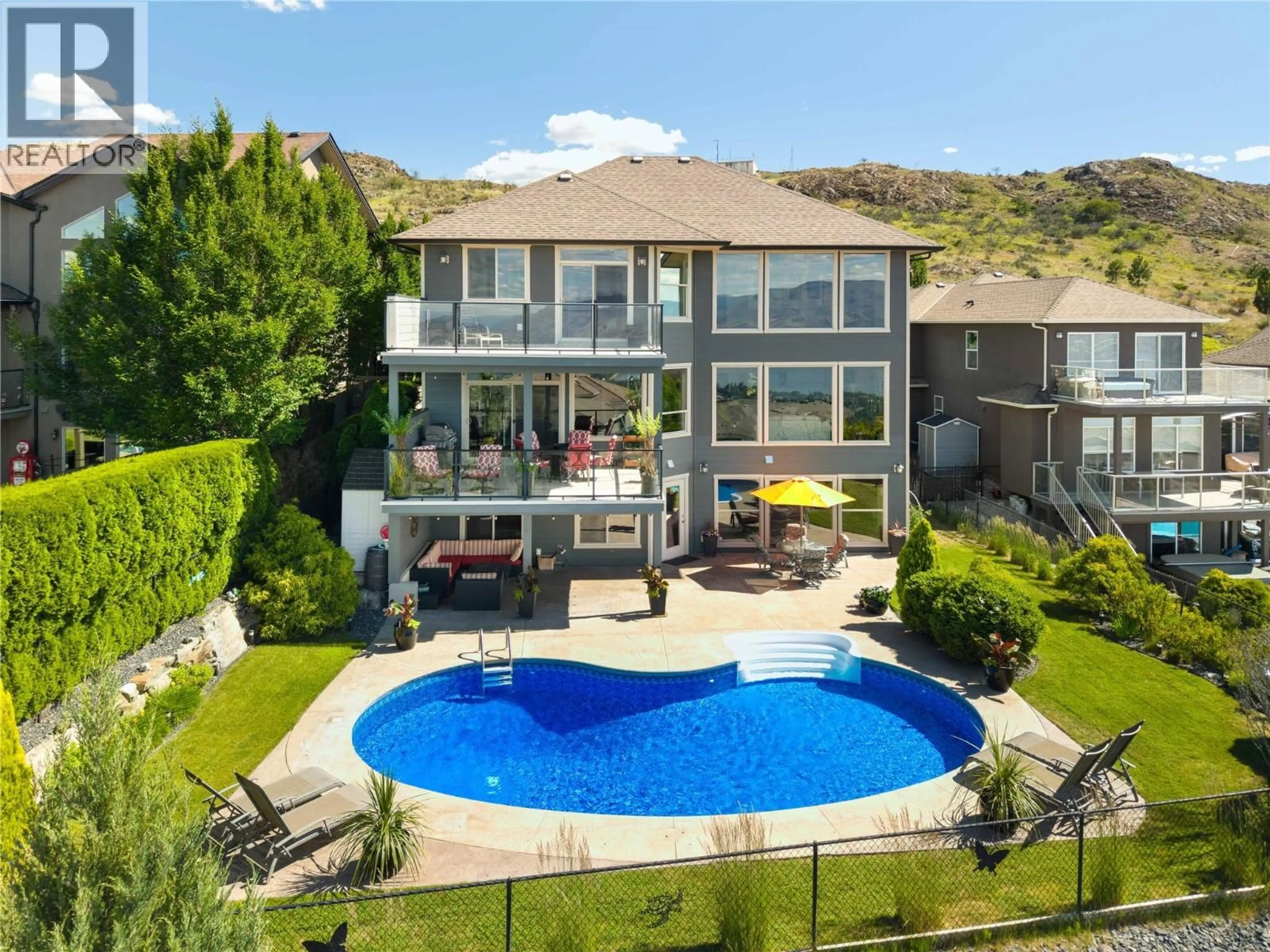 A pic from outside/outdoor area/front of a property/back of a property/a pic from drone, mountain view for 888 HEWETSON AVENUE, Kelowna British Columbia V1W5C9