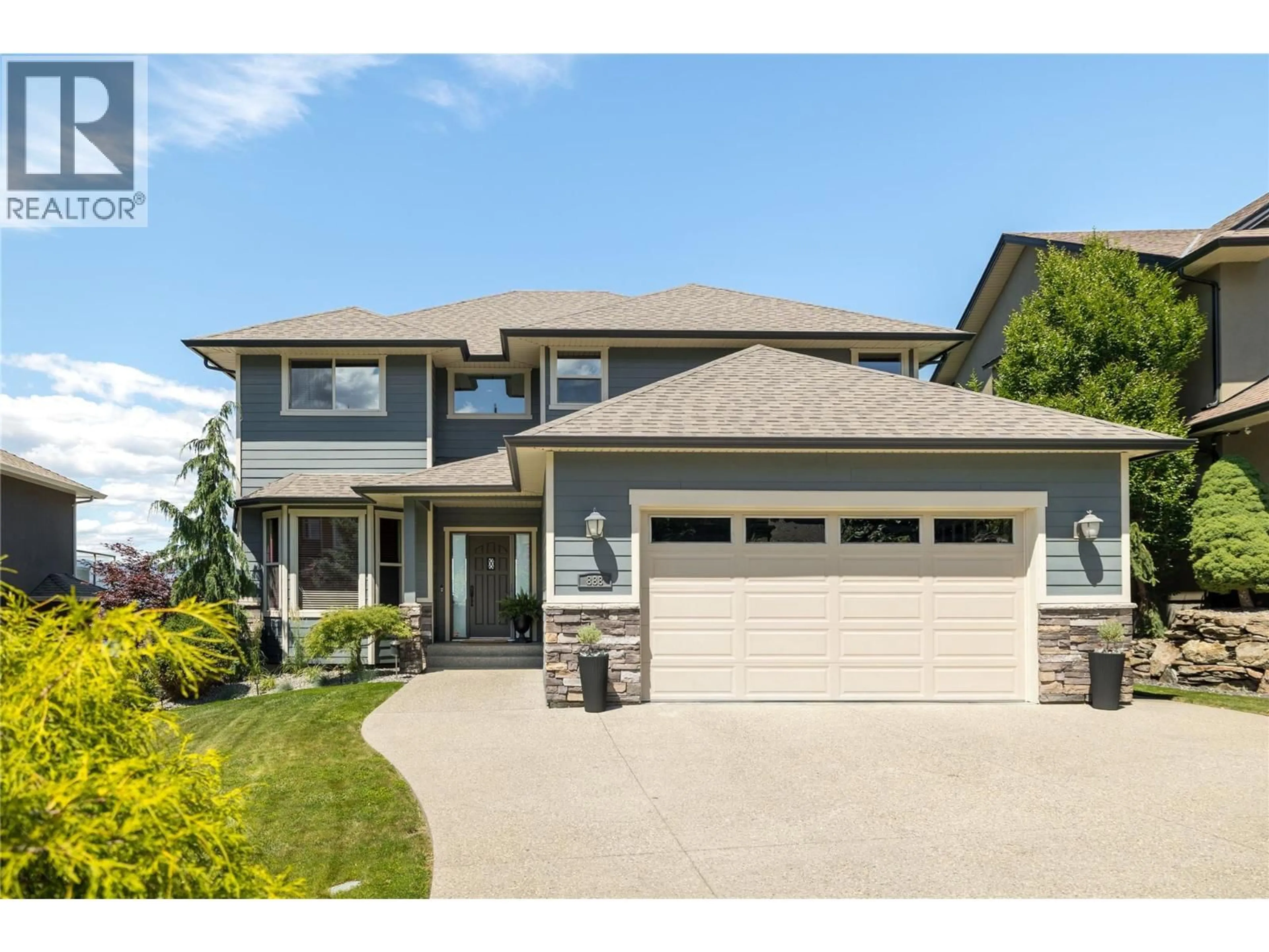 Home with vinyl exterior material, street for 888 HEWETSON AVENUE, Kelowna British Columbia V1W5C9