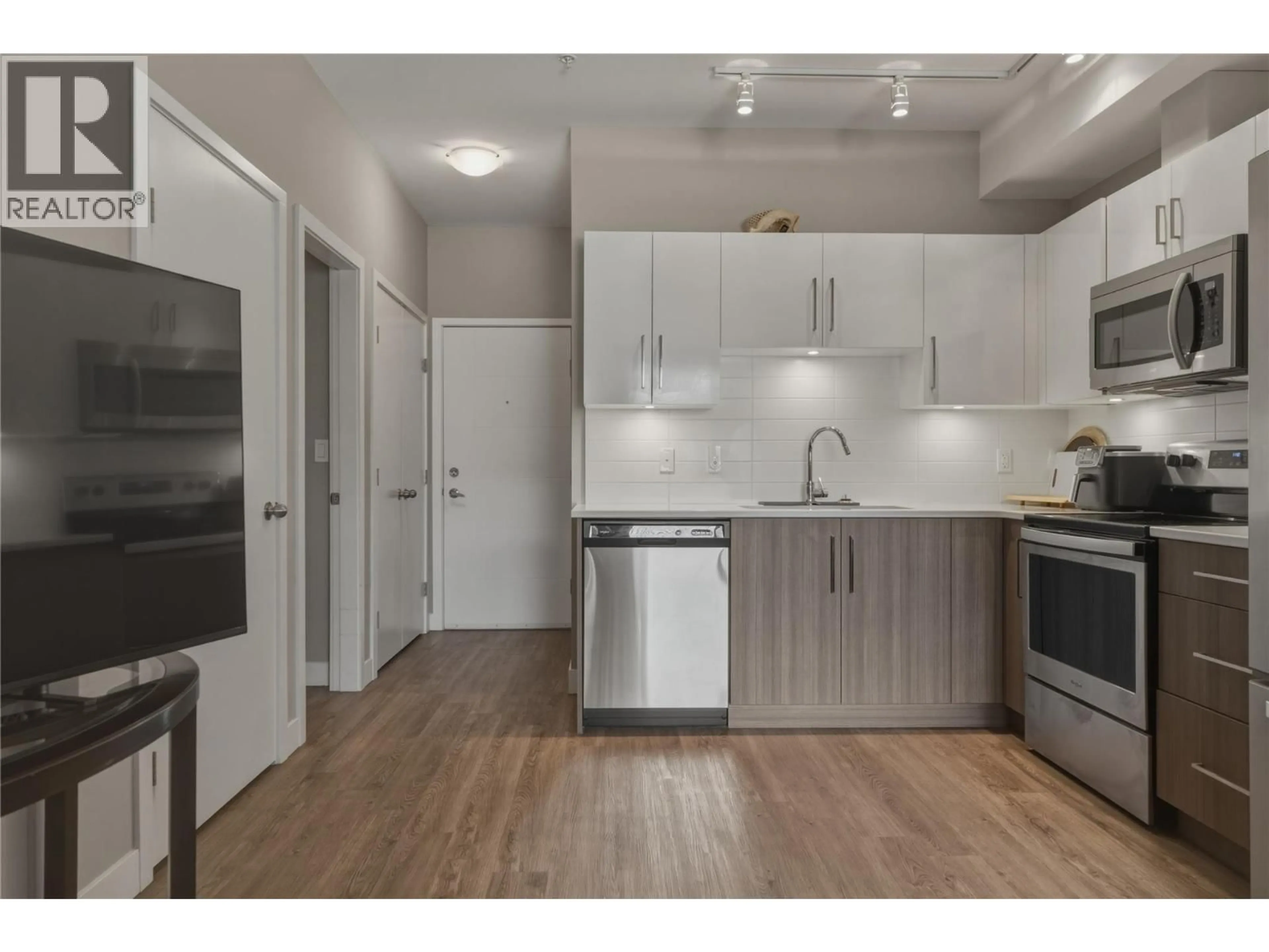 Standard kitchen, wood/laminate floor for 209 - 3409 28 AVENUE, Vernon British Columbia V1T8J6