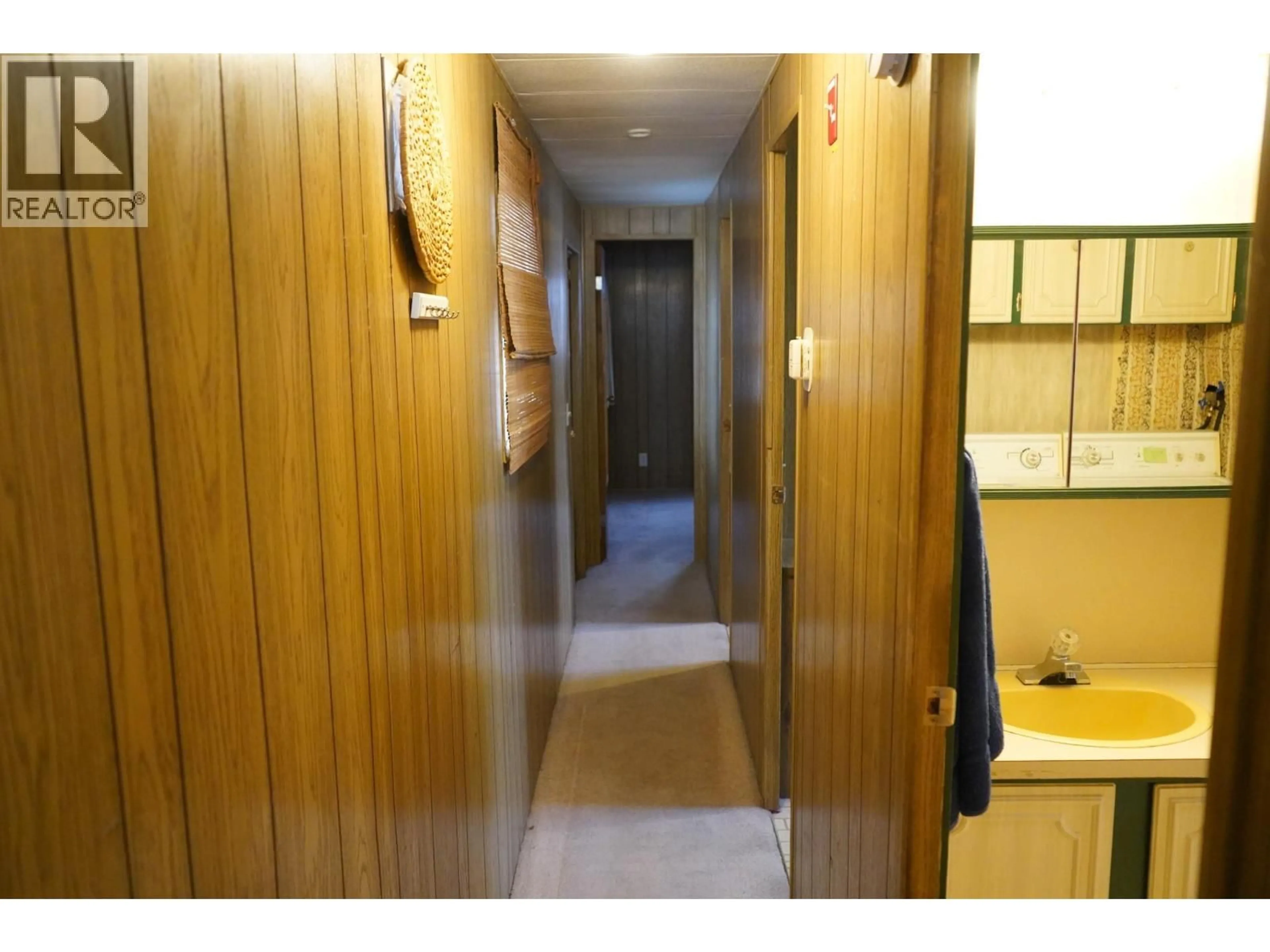 Indoor foyer for 6 - 1620 CARIBOO HIGHWAY 97 HIGHWAY, Clinton British Columbia V0K1K0