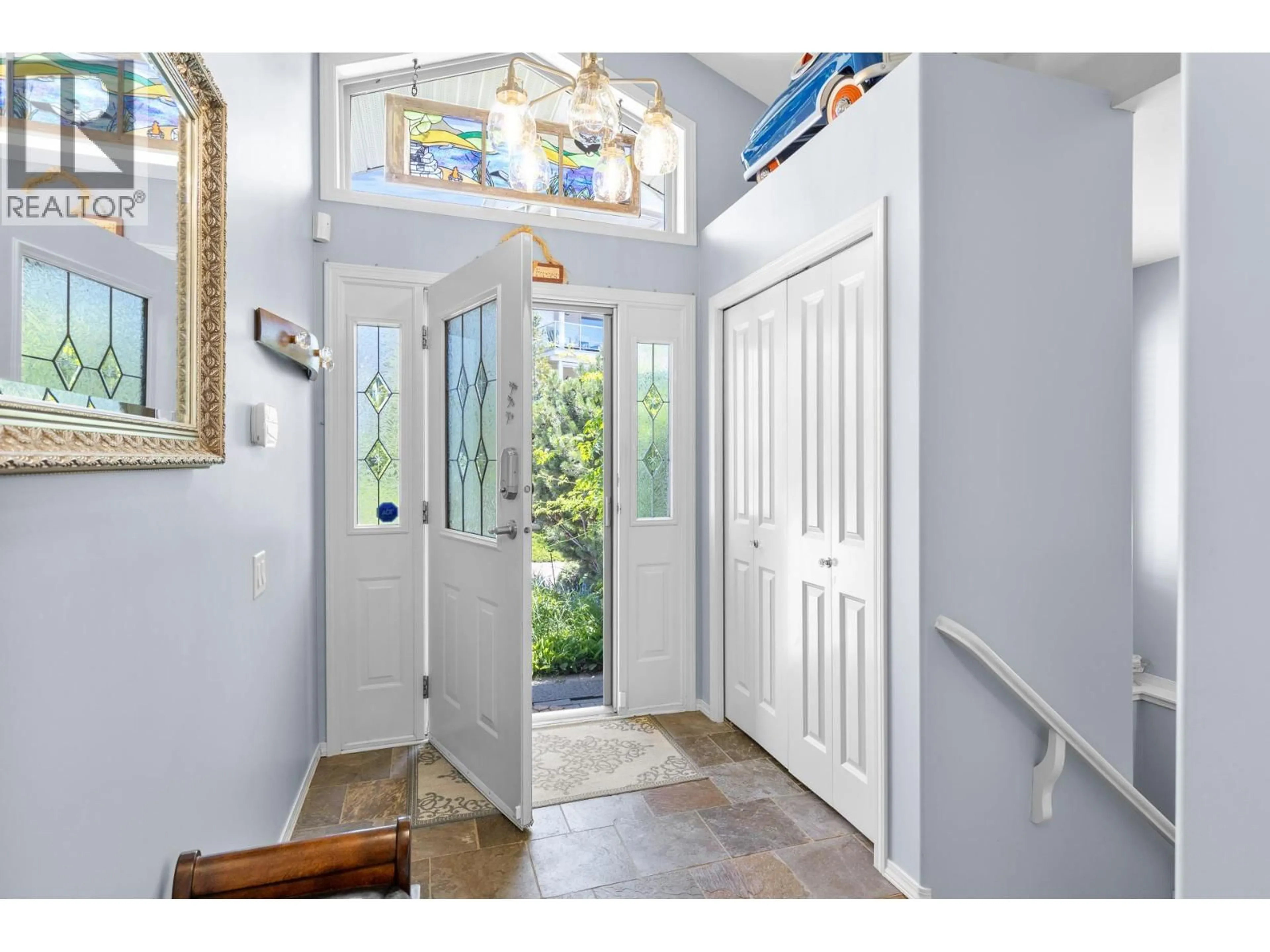 Indoor entryway for 10 - 2100 BOUCHERIE ROAD, West Kelowna British Columbia V4T2X1