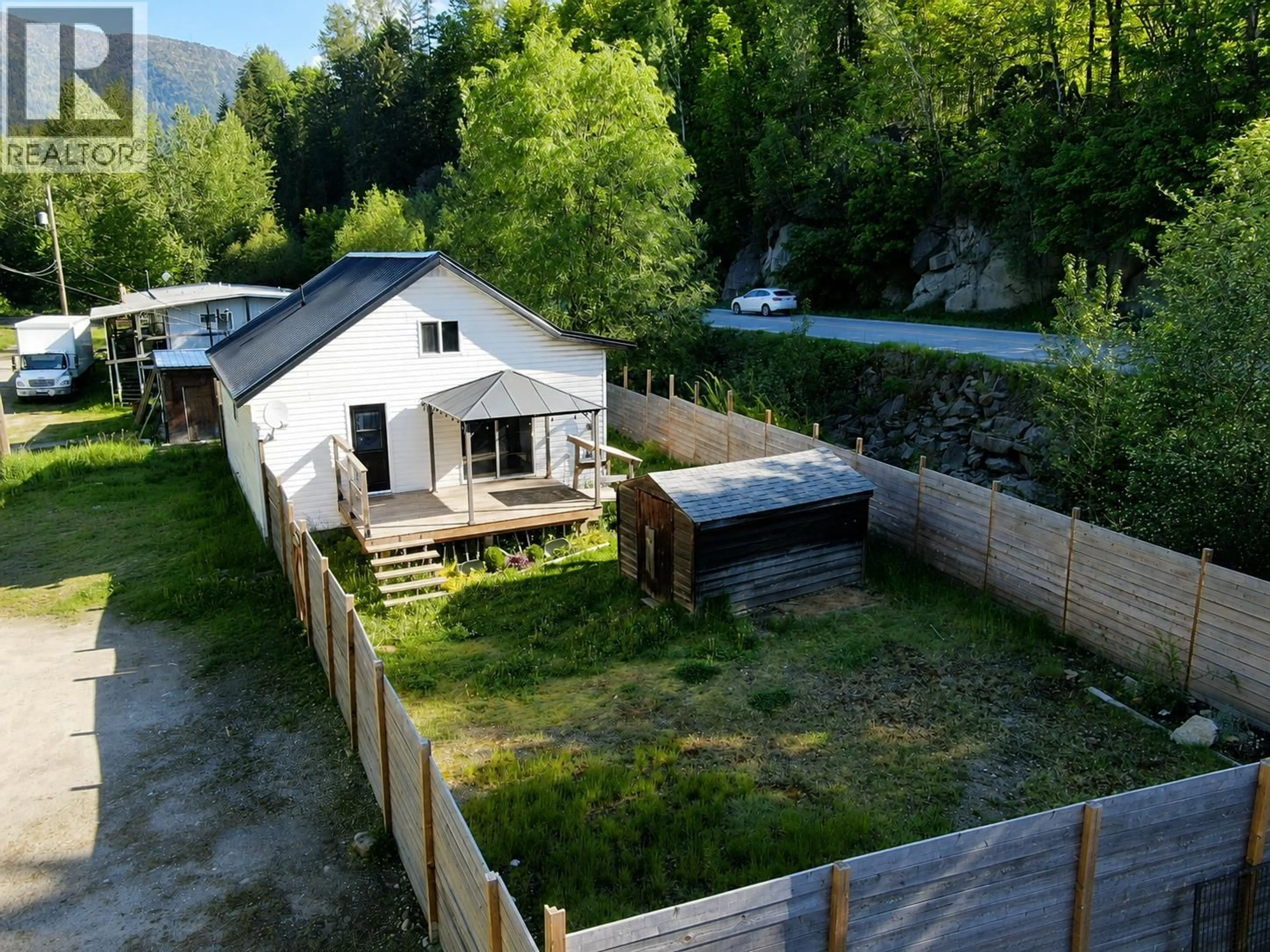 A pic from outside/outdoor area/front of a property/back of a property/a pic from drone, mountain view for 1705 PERRIER ROAD, Nelson British Columbia V1L6Y8