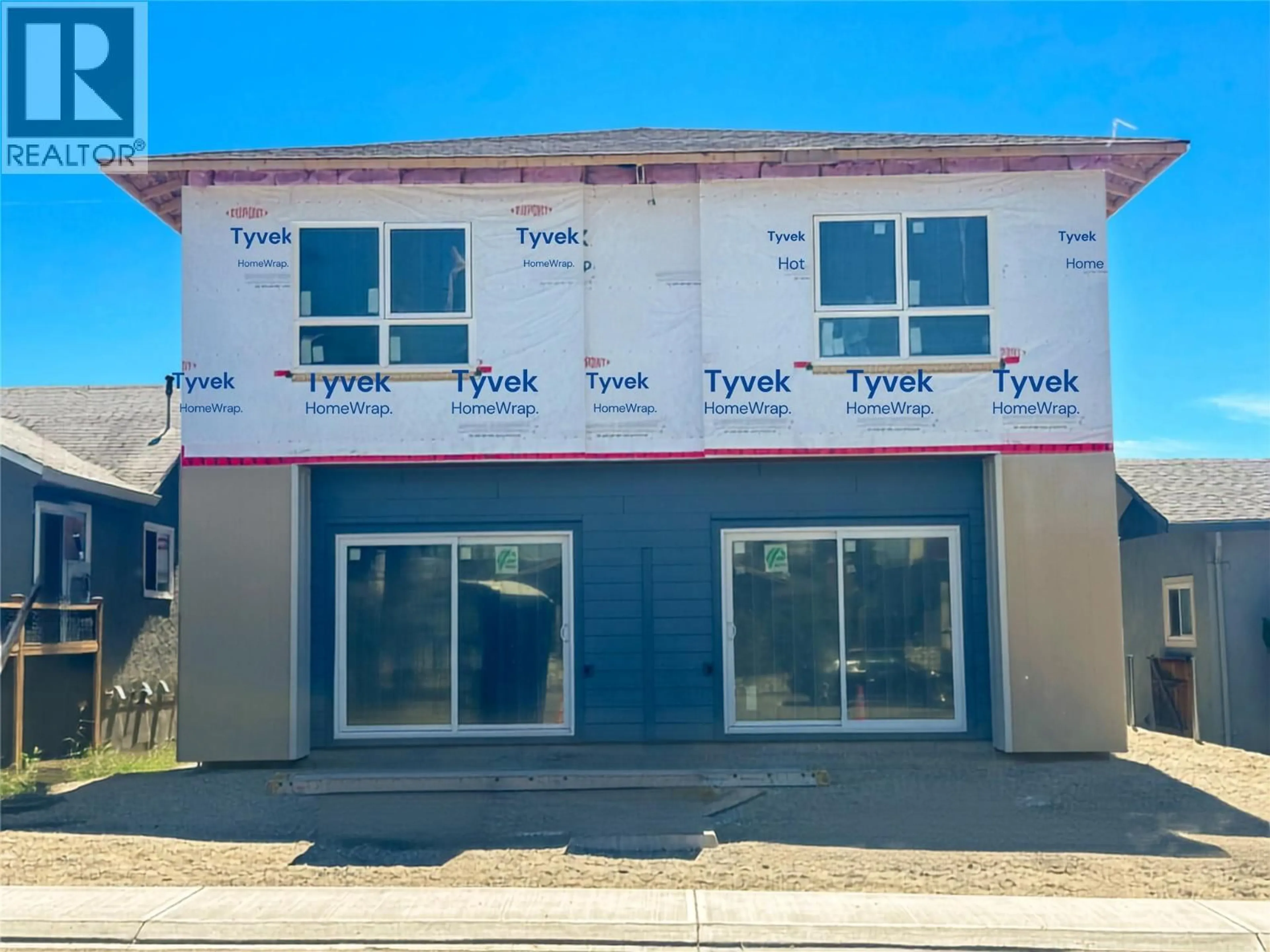 Home with vinyl exterior material, building for 104 - 424 BENNETT AVENUE, Penticton British Columbia V2A2P6