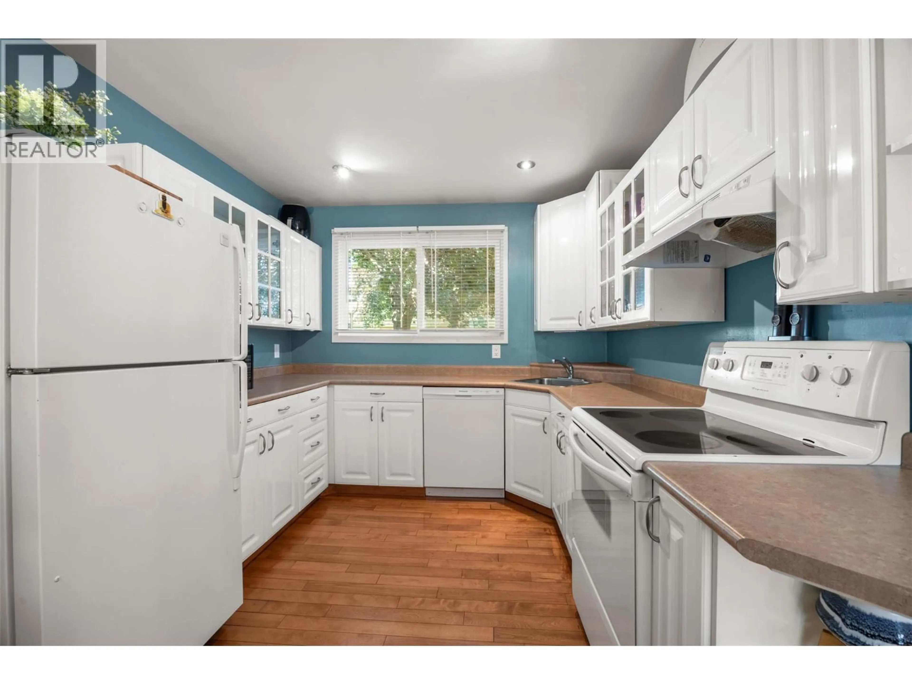 Standard kitchen, unknown for 8 - 1153 BERNARD AVENUE, Kelowna British Columbia V1Y6R3