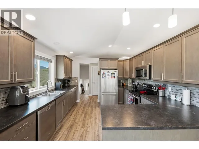 28 HUTH AVENUE, Penticton 3