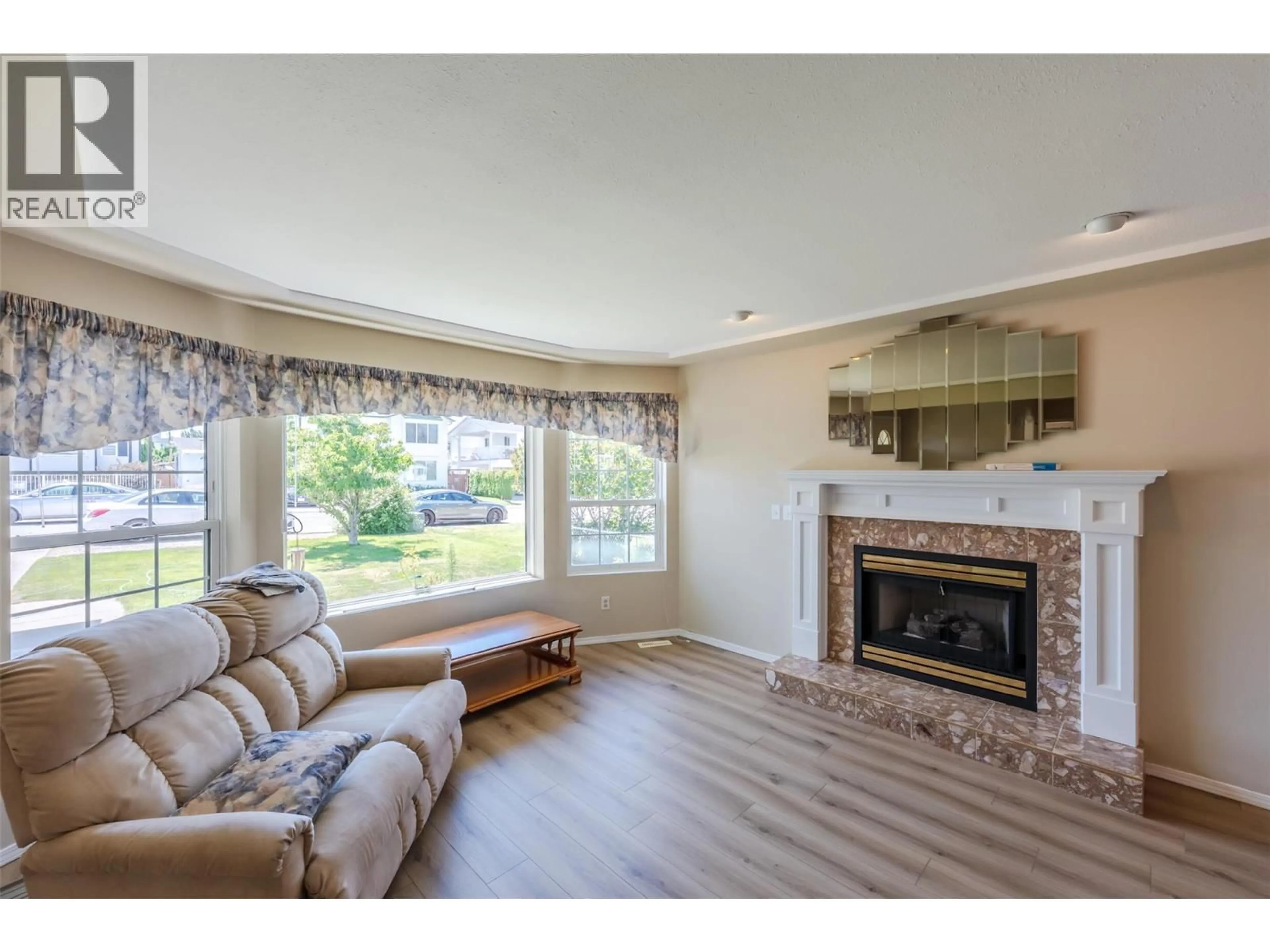 Living room with furniture, wood/laminate floor for 167 WYLES CRESCENT, Penticton British Columbia V2A8M3