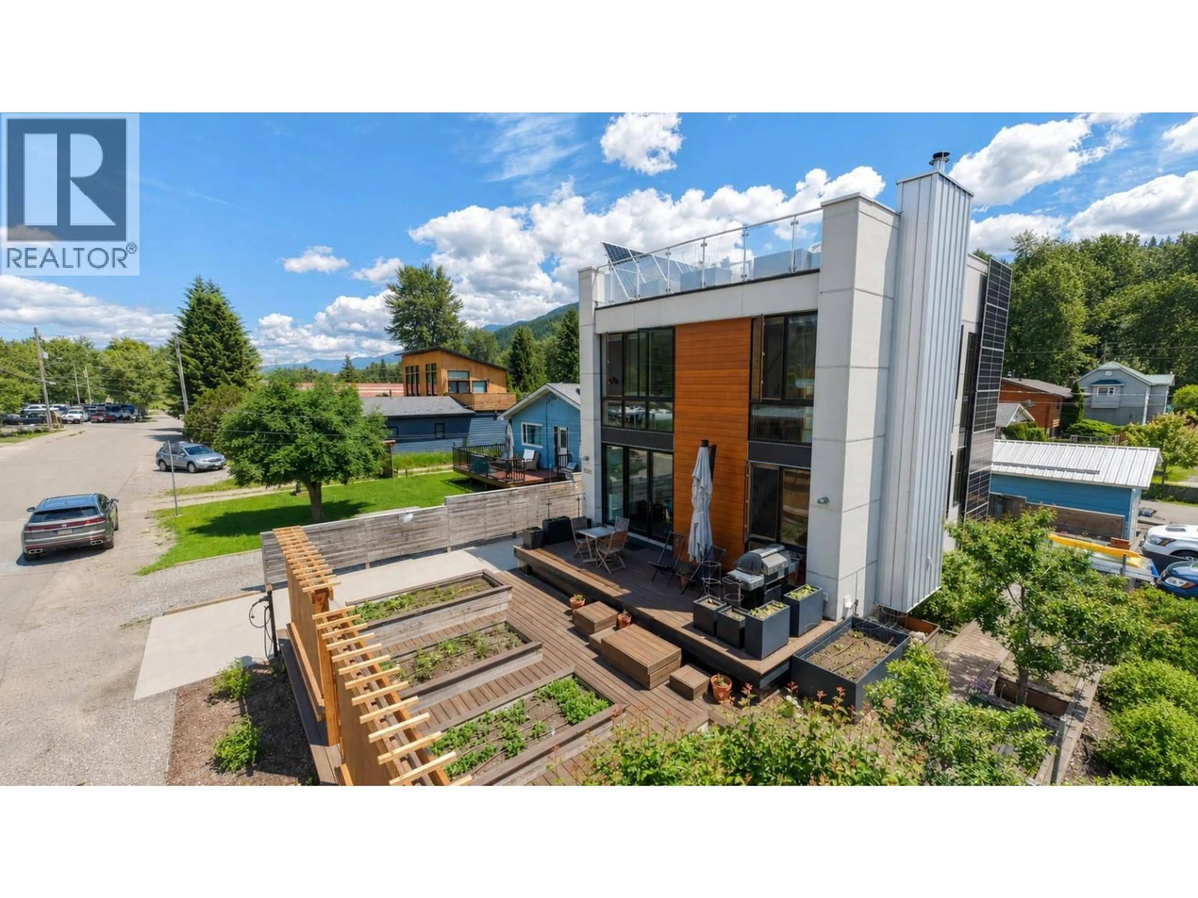 A pic from outside/outdoor area/front of a property/back of a property/a pic from drone, building for 1502 2ND AVENUE, Fernie British Columbia V0B1M0