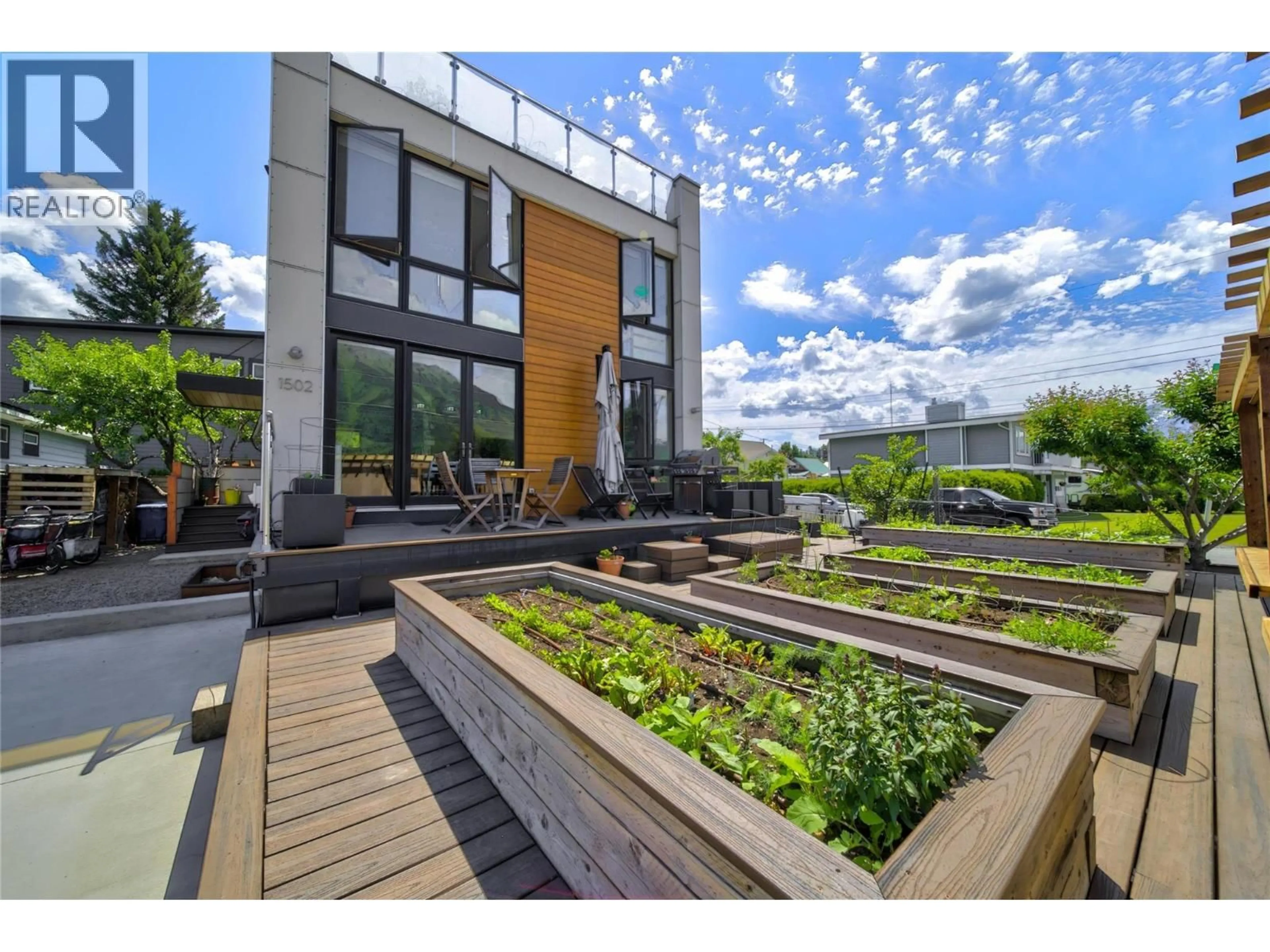 Patio, unknown for 1502 2ND AVENUE, Fernie British Columbia V0B1M0