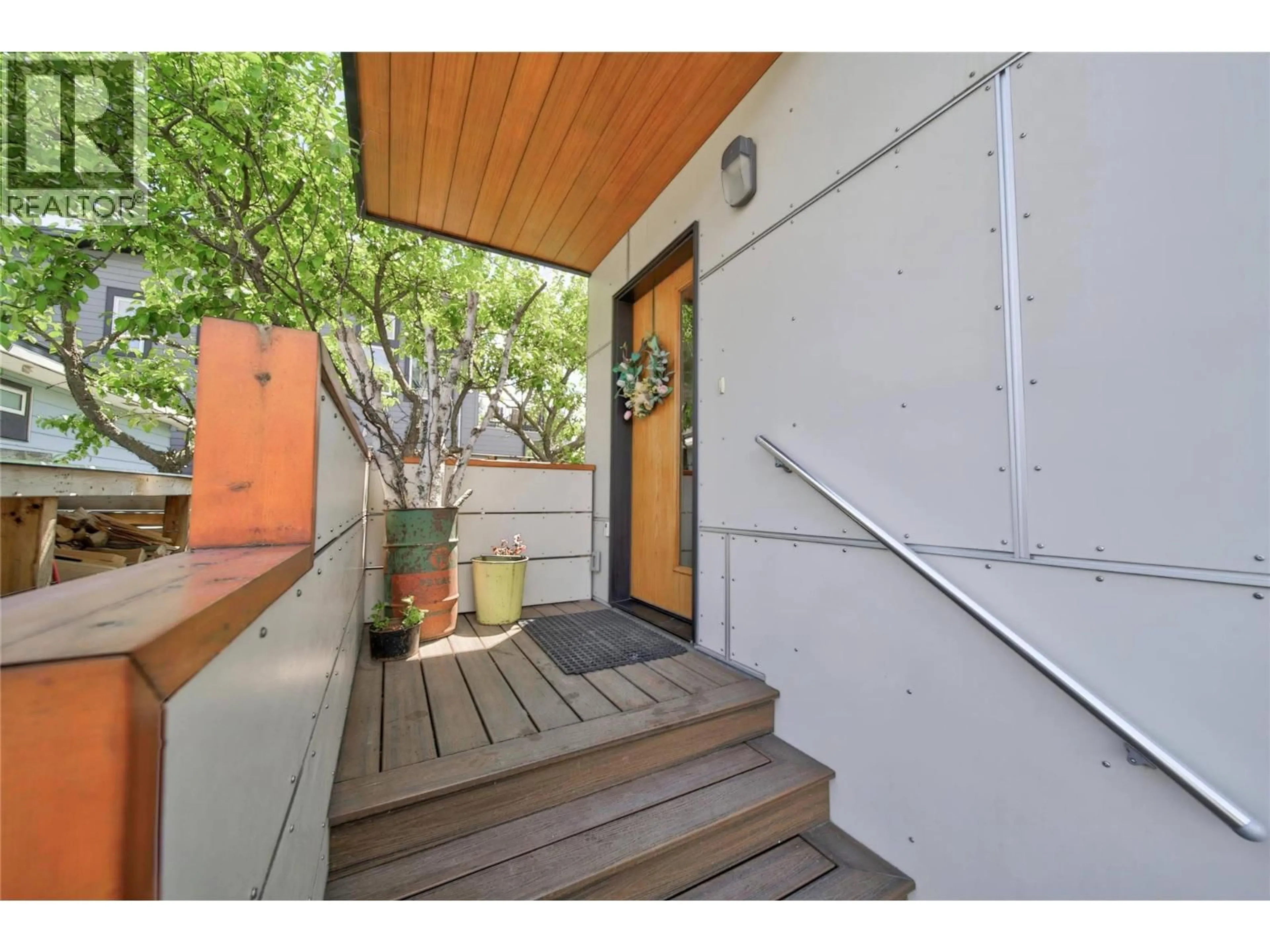 Indoor entryway for 1502 2ND AVENUE, Fernie British Columbia V0B1M0