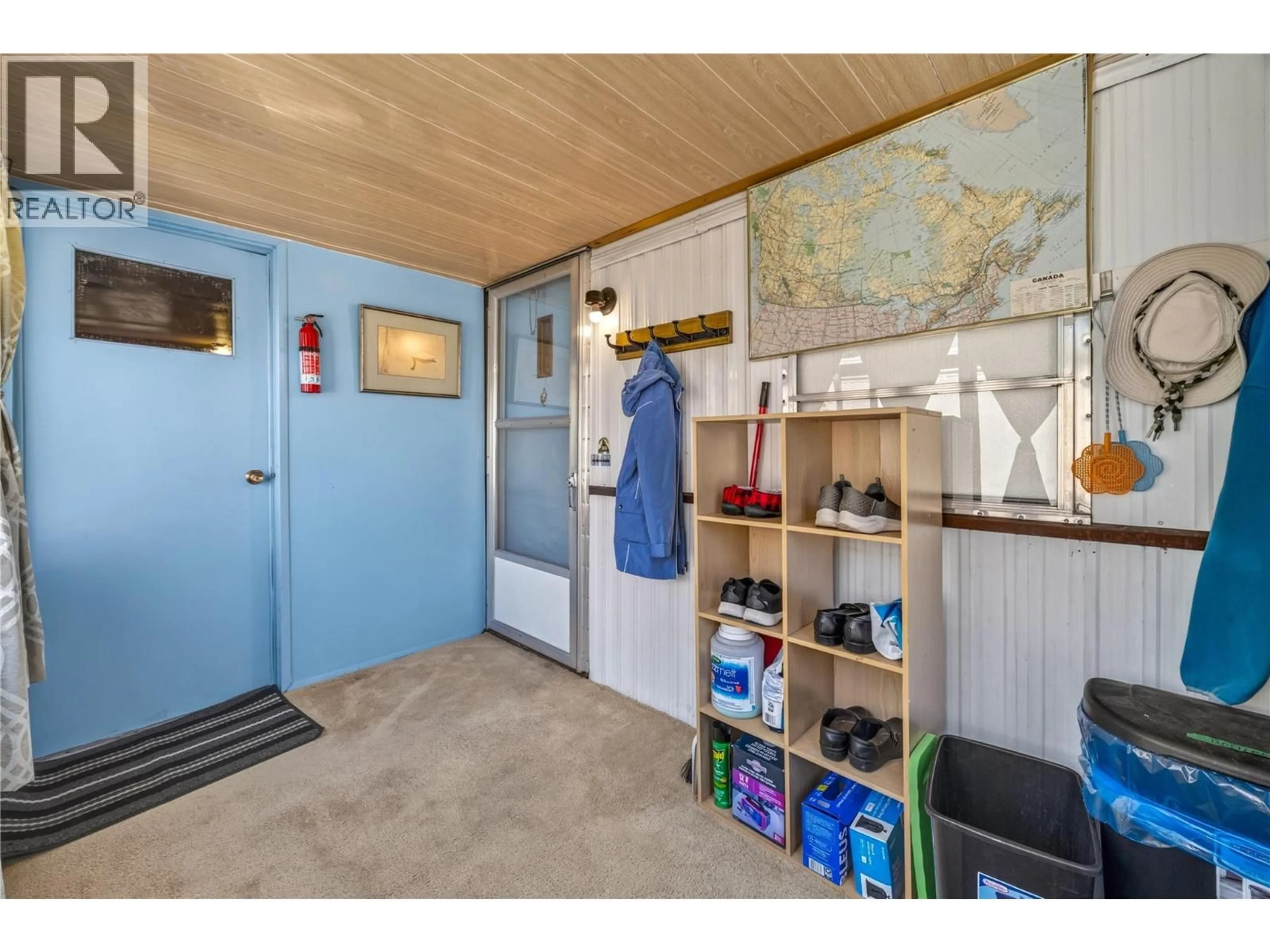 Indoor entryway for 32 - 197 DAUPHIN AVENUE, Penticton British Columbia V2A3S3