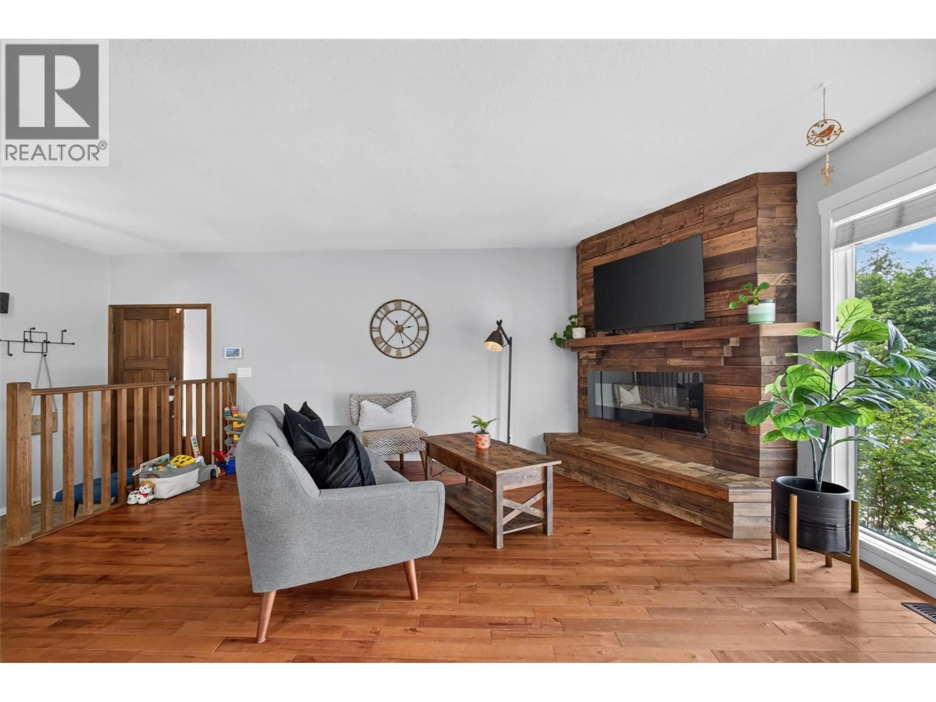 Living room with furniture, wood/laminate floor for 1402 41 AVENUE, Vernon British Columbia V1T8A5