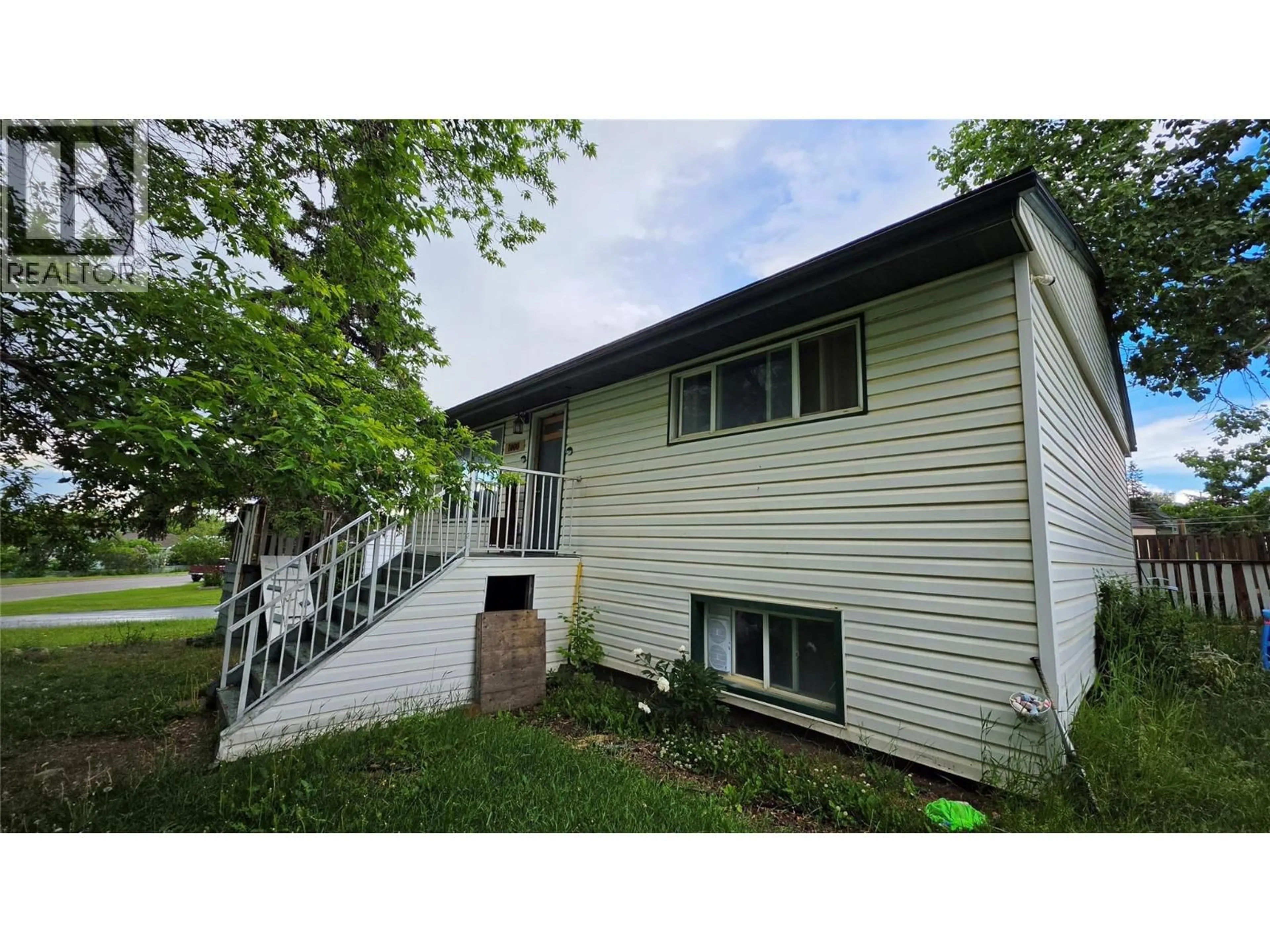 Home with vinyl exterior material, unknown for 1000 REASBECK CRESCENT, Dawson Creek British Columbia V1G1P2