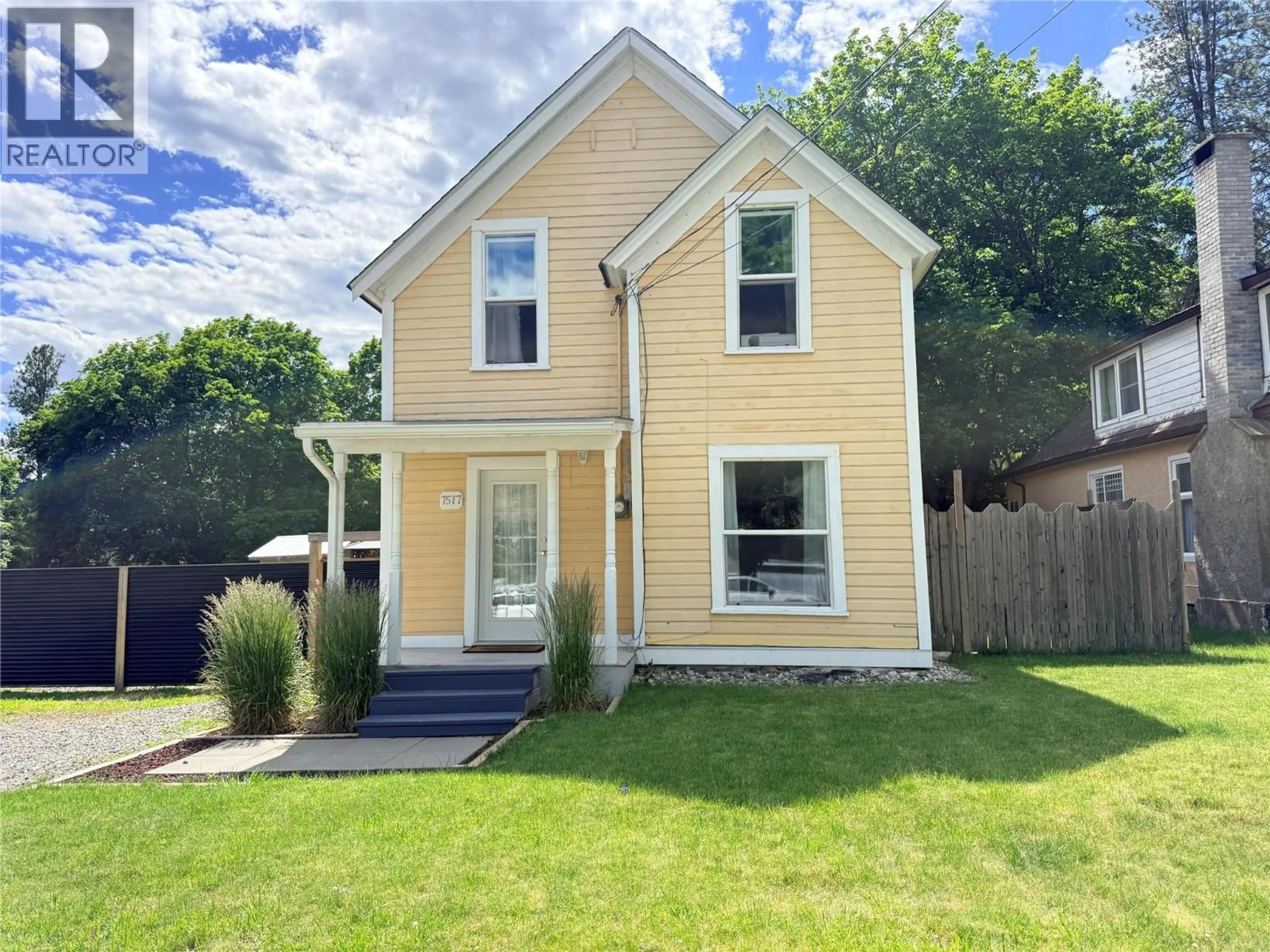 Home with vinyl exterior material, street for 7577 4TH STREET, Grand Forks British Columbia V0H1H0