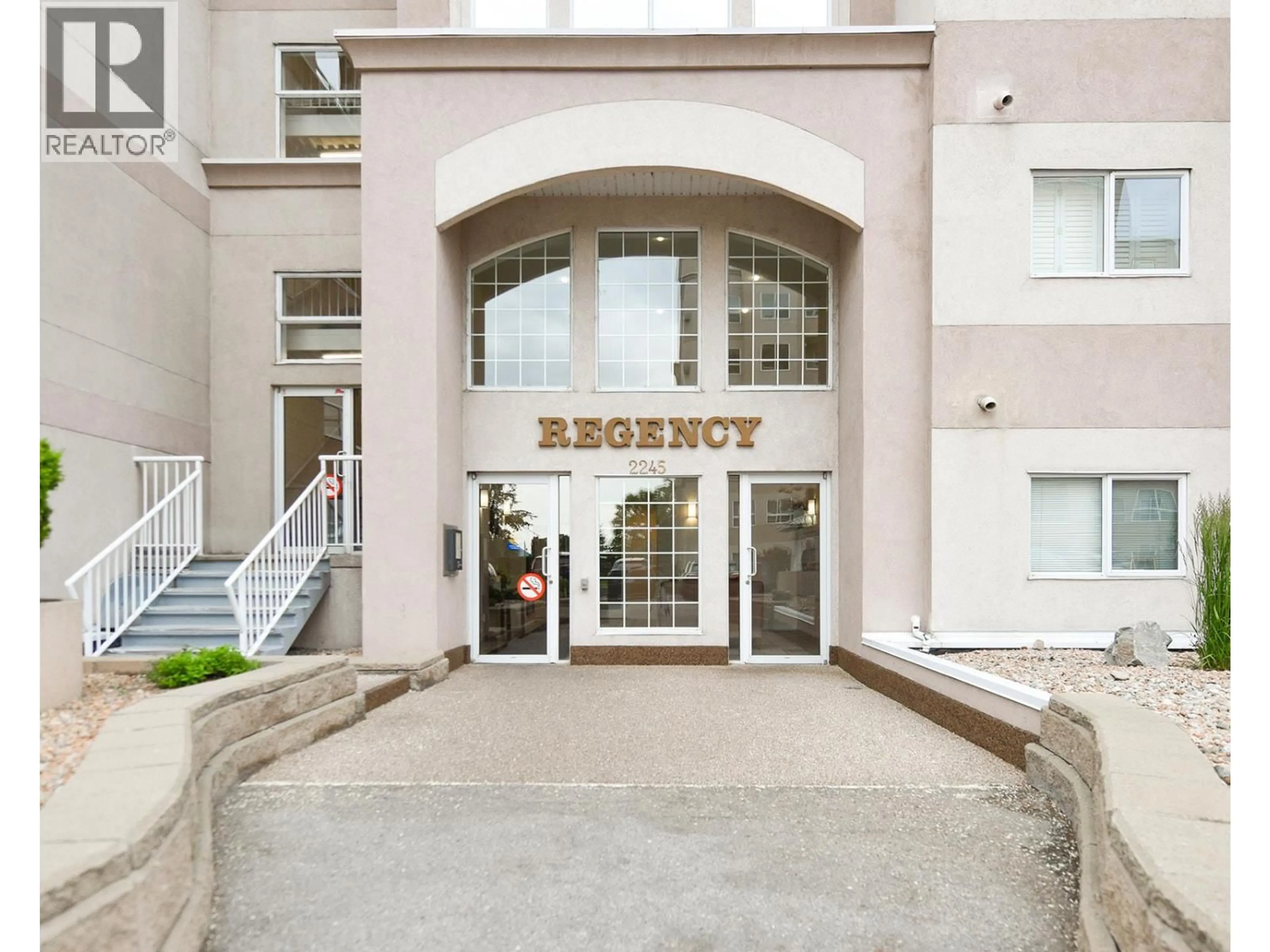 Indoor foyer for 803 - 2245 ATKINSON STREET, Penticton British Columbia V2A8R7