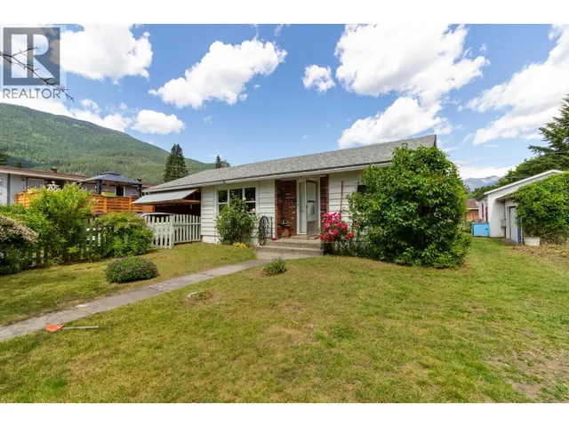 238 B AVENUE, Kaslo 3