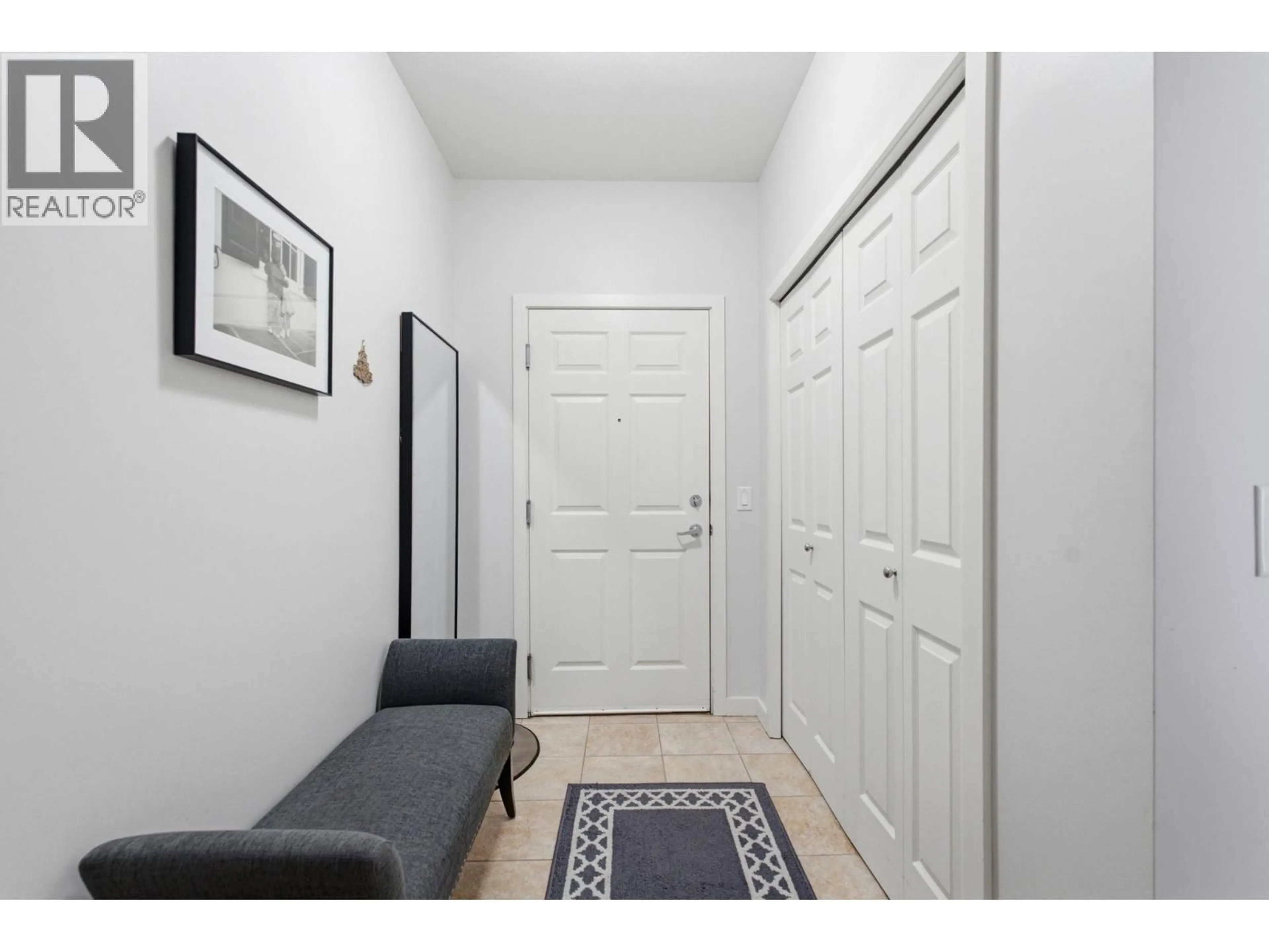 Indoor entryway for 214 - 2120 SHANNON RIDGE DRIVE, West Kelowna British Columbia V4T2Z3