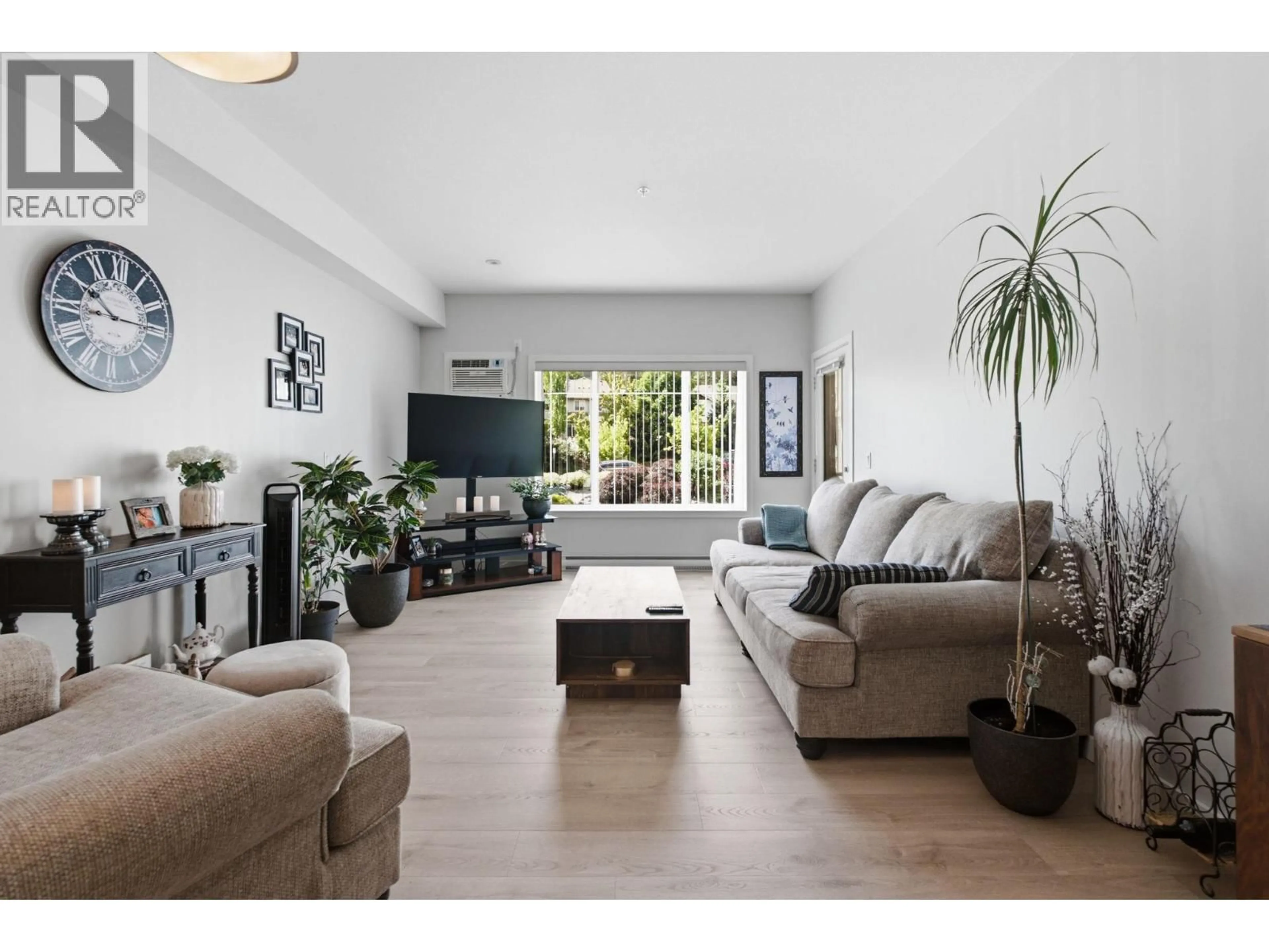 Living room with furniture, unknown for 214 - 2120 SHANNON RIDGE DRIVE, West Kelowna British Columbia V4T2Z3