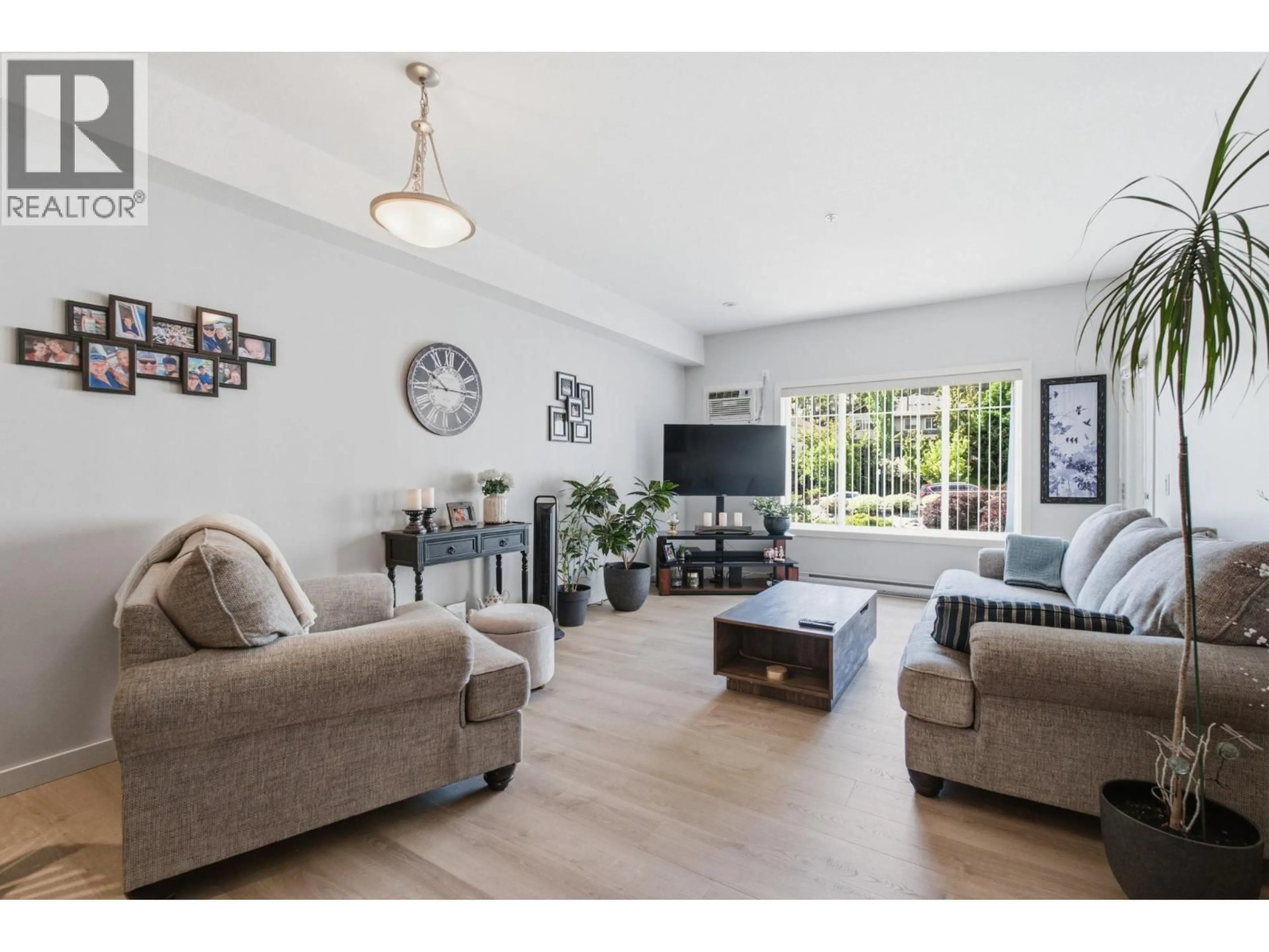 Living room with furniture, unknown for 214 - 2120 SHANNON RIDGE DRIVE, West Kelowna British Columbia V4T2Z3