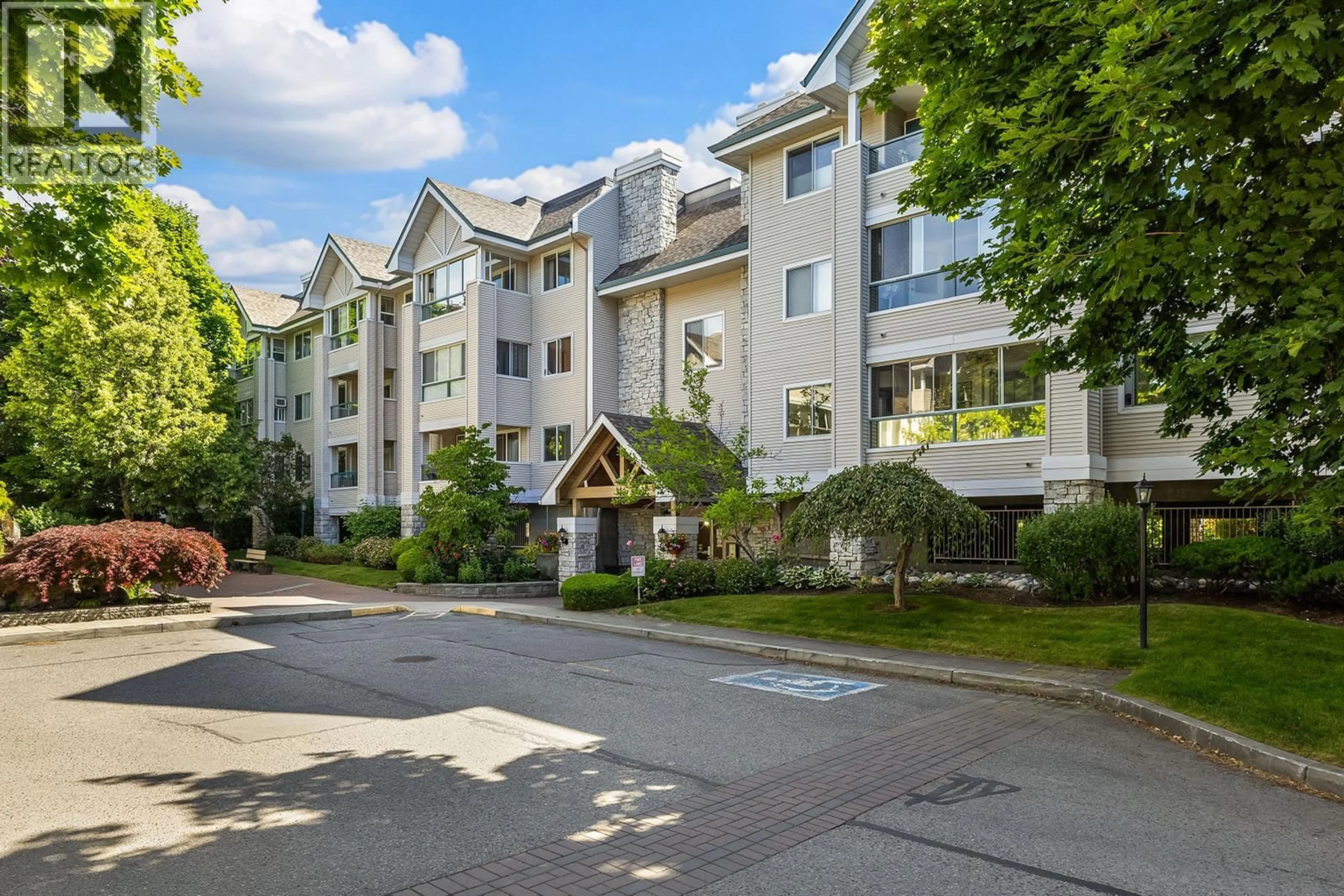Patio, mountain view for 209 - 980 GLENWOOD AVENUE, Kelowna British Columbia V1Y9P2