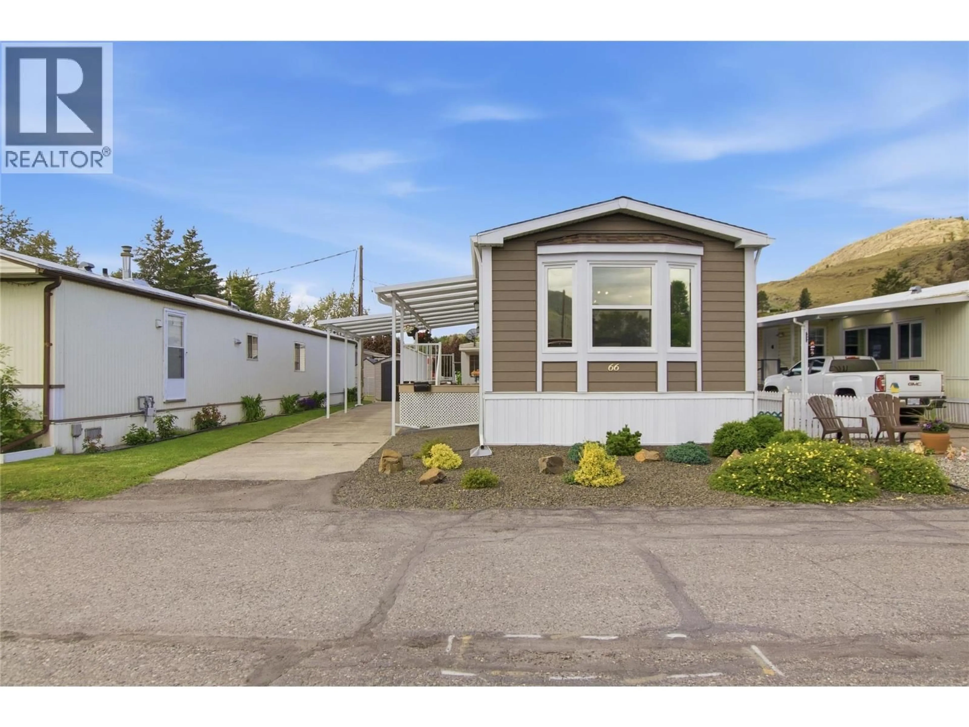 Home with vinyl exterior material, street for 66 - 2400 OAKDALE WAY, Kamloops British Columbia V2B6W7