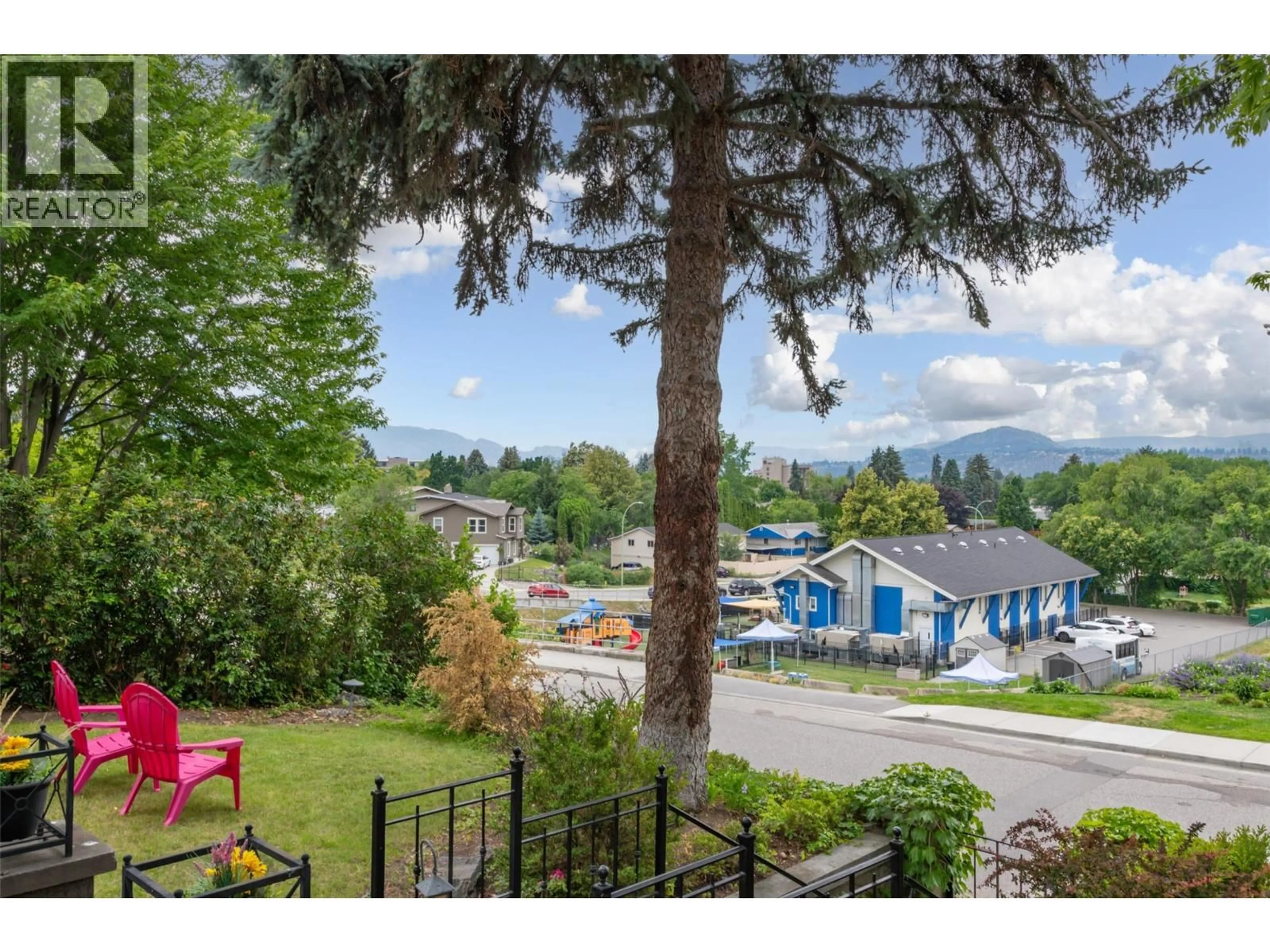 Patio, mountain view for 1537 LAKEVIEW STREET, Kelowna British Columbia V1Y6N1