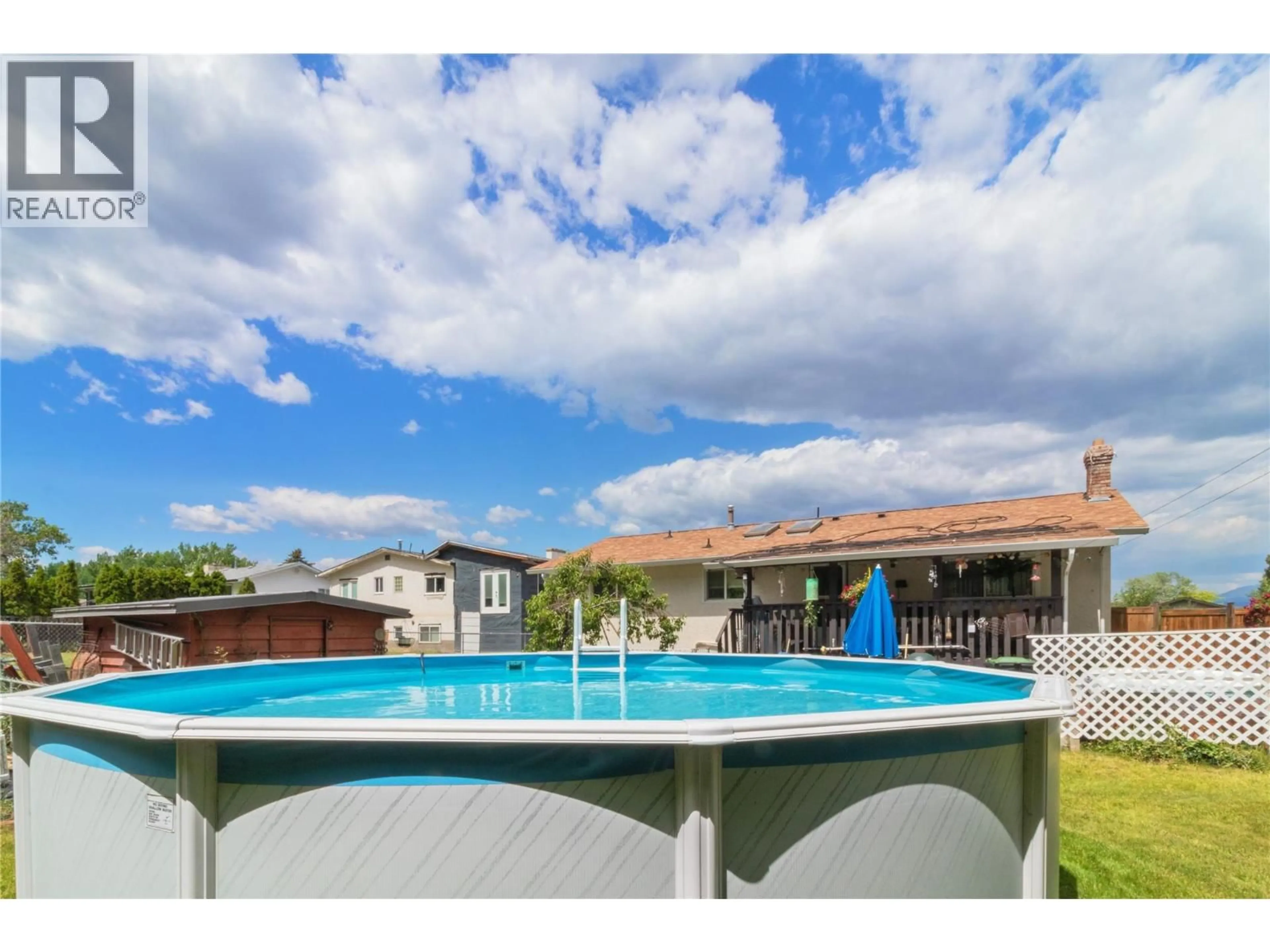 Pool for 215 JUPITER COURT, Kelowna British Columbia V1X5W5