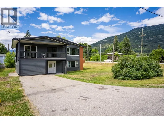 601 BARRY ROAD, Revelstoke 2