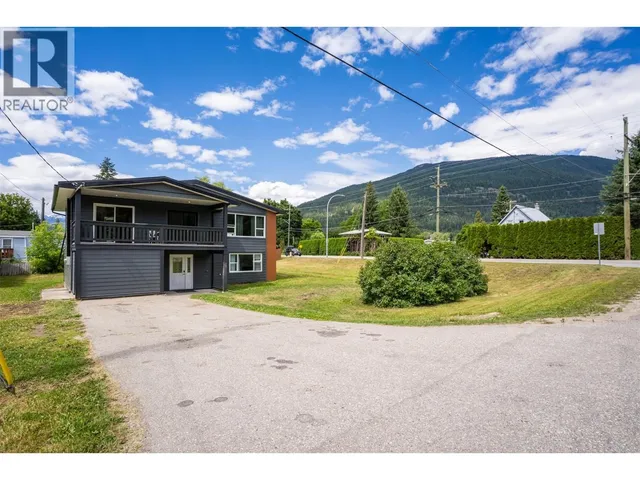 601 BARRY ROAD, Revelstoke 4