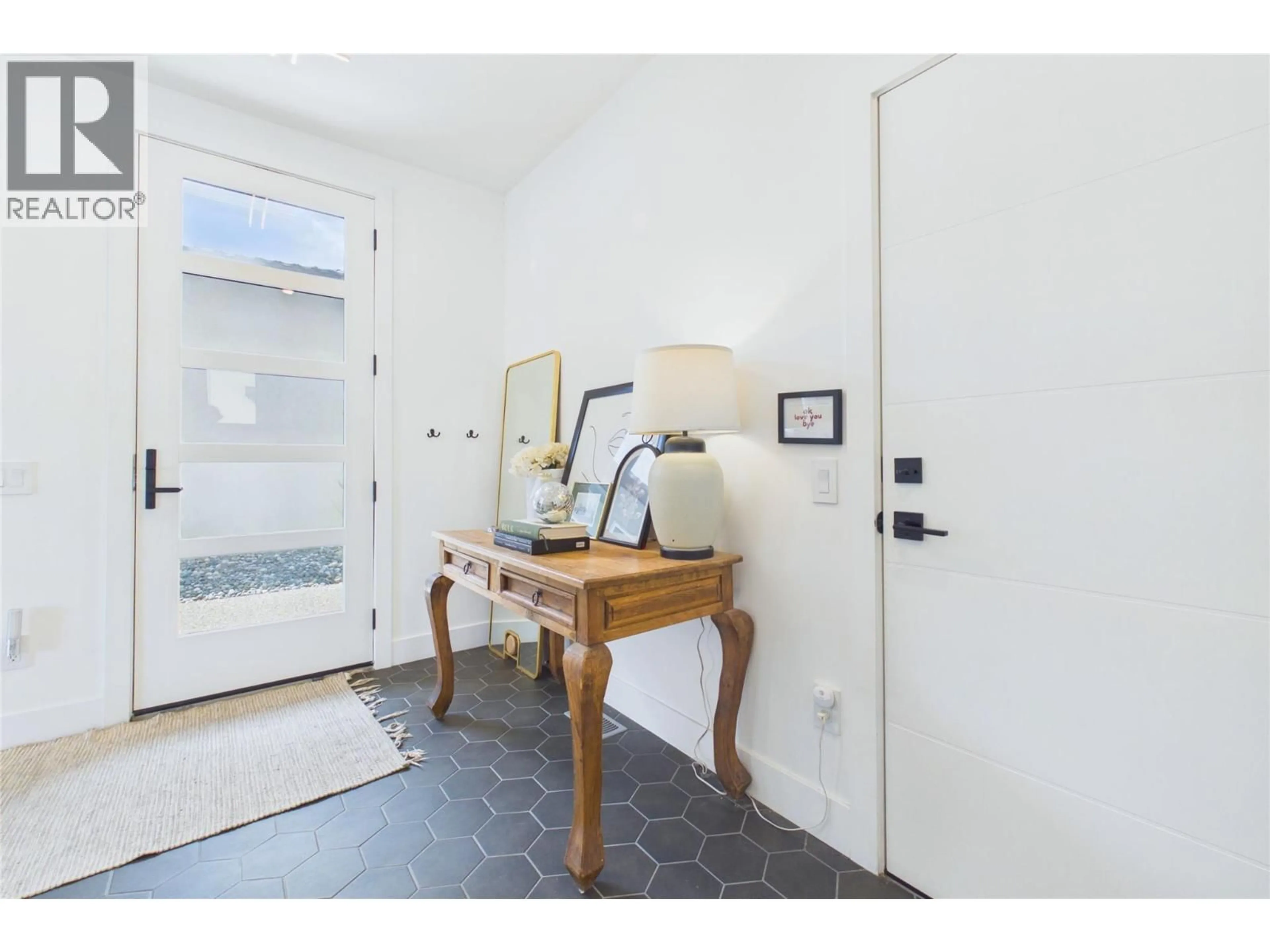 Indoor entryway for 1862 VIEWPOINT CRESCENT, West Kelowna British Columbia V1Z4E1