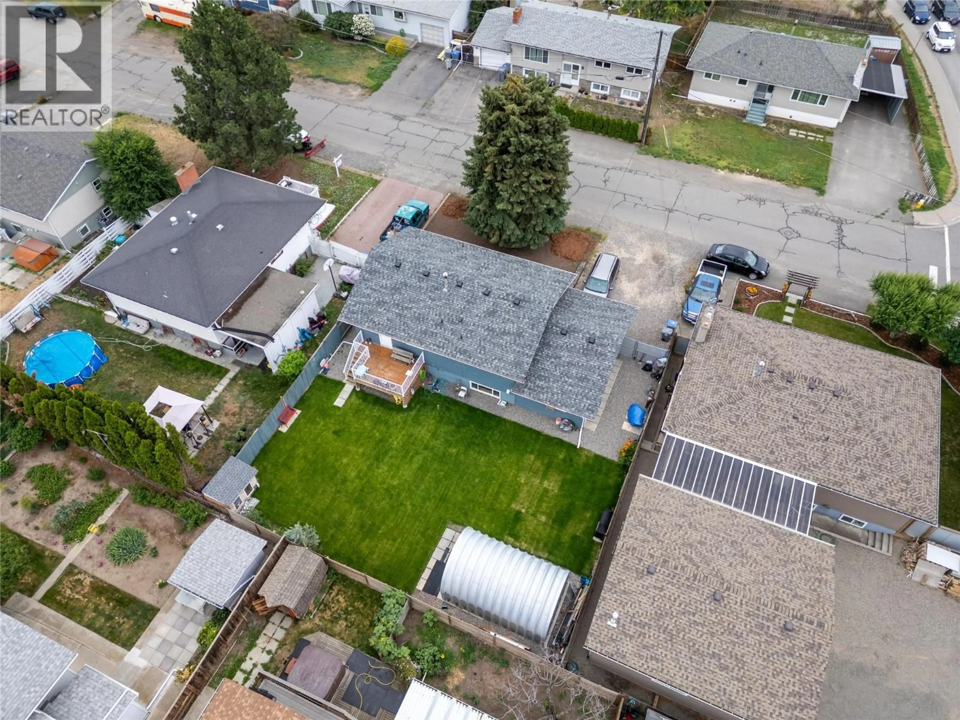 A pic from outside/outdoor area/front of a property/back of a property/a pic from drone, street for 690 ALBERNI AVENUE, Kamloops British Columbia V2B1T1