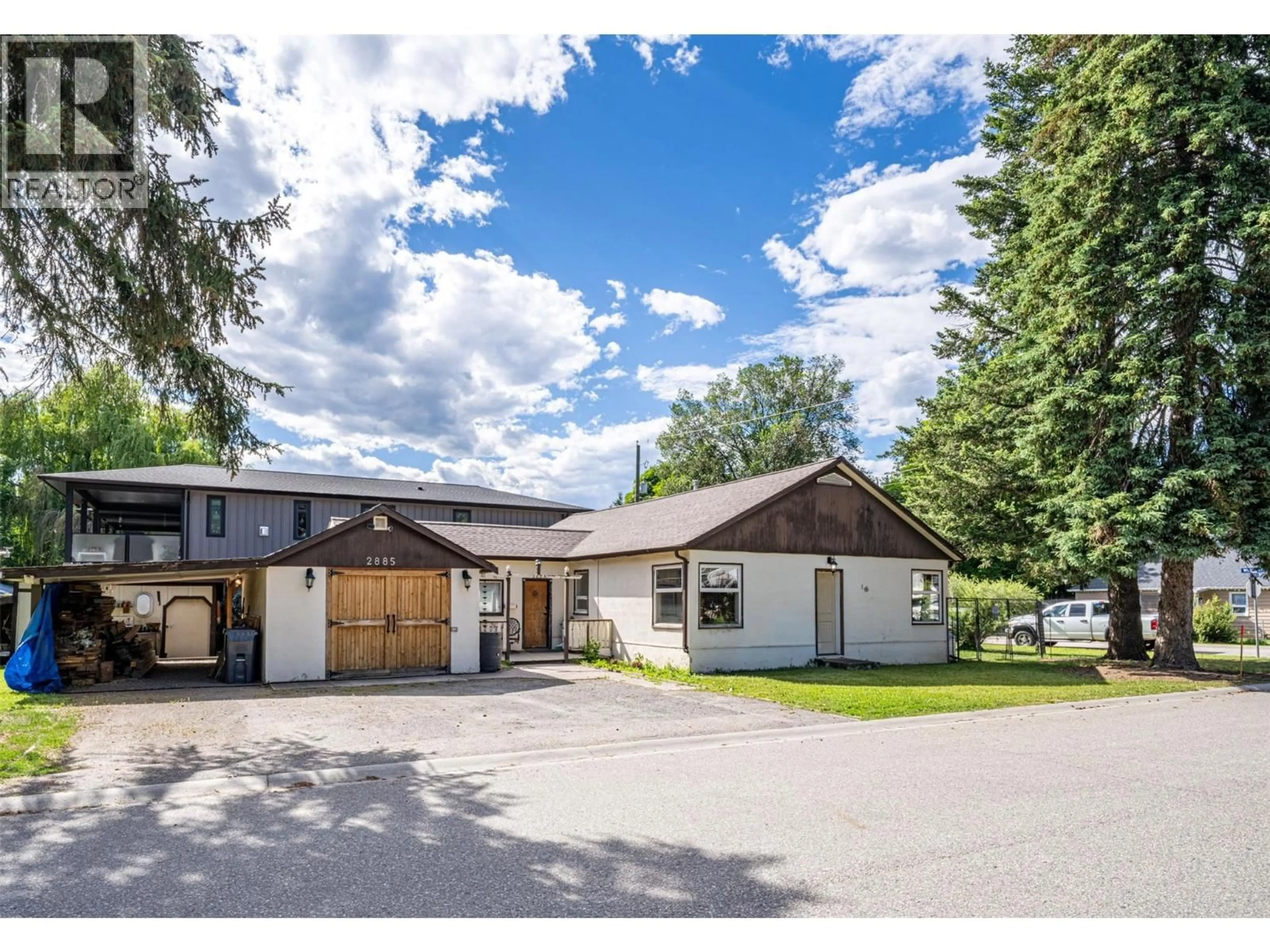 A pic from outside/outdoor area/front of a property/back of a property/a pic from drone, street for 2885 PHILLIPS STREET, Armstrong British Columbia V4Y0B2