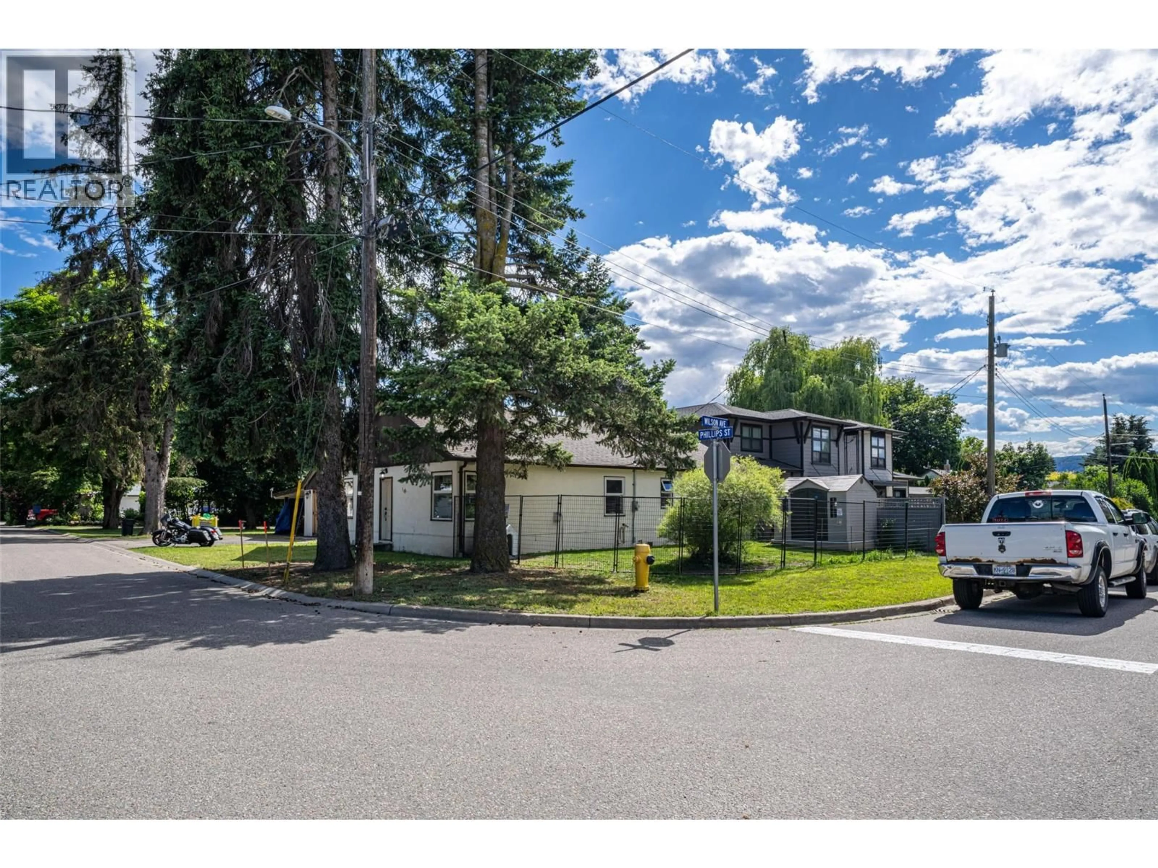 A pic from outside/outdoor area/front of a property/back of a property/a pic from drone, street for 2885 PHILLIPS STREET, Armstrong British Columbia V4Y0B2