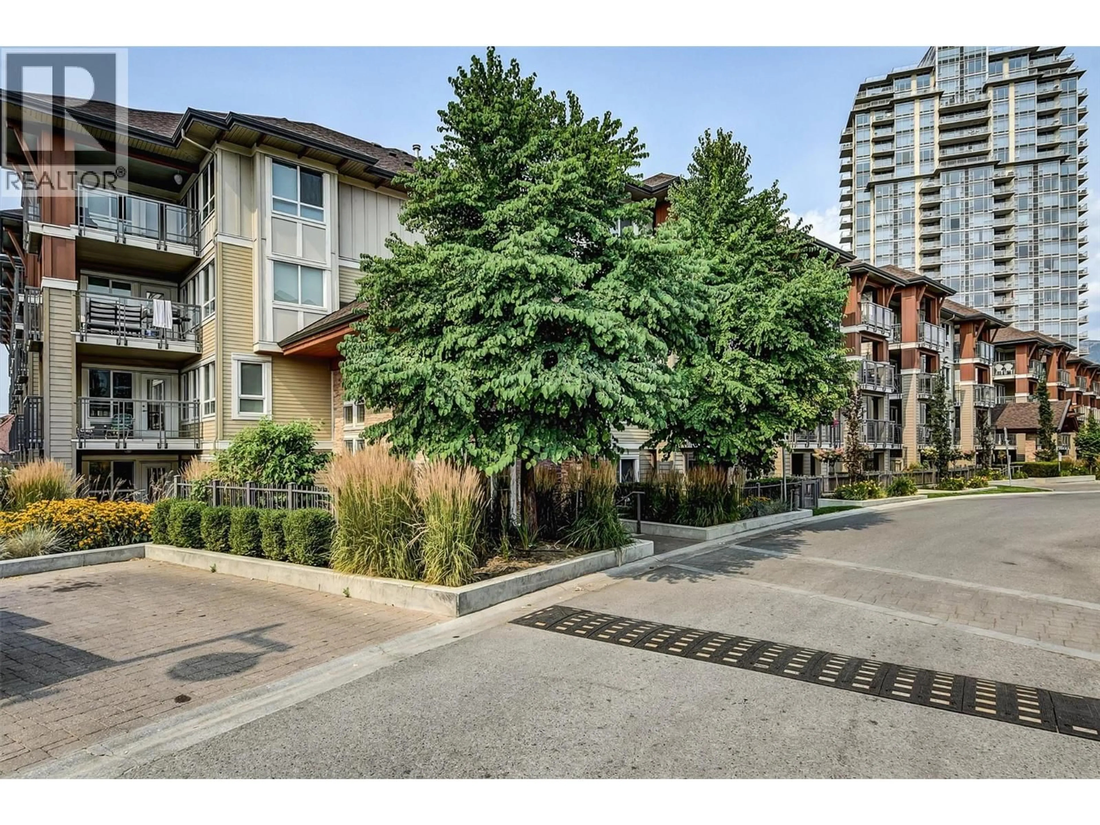 Patio, street for 226 - 1099 SUNSET DRIVE, Kelowna British Columbia V1Y9Z2