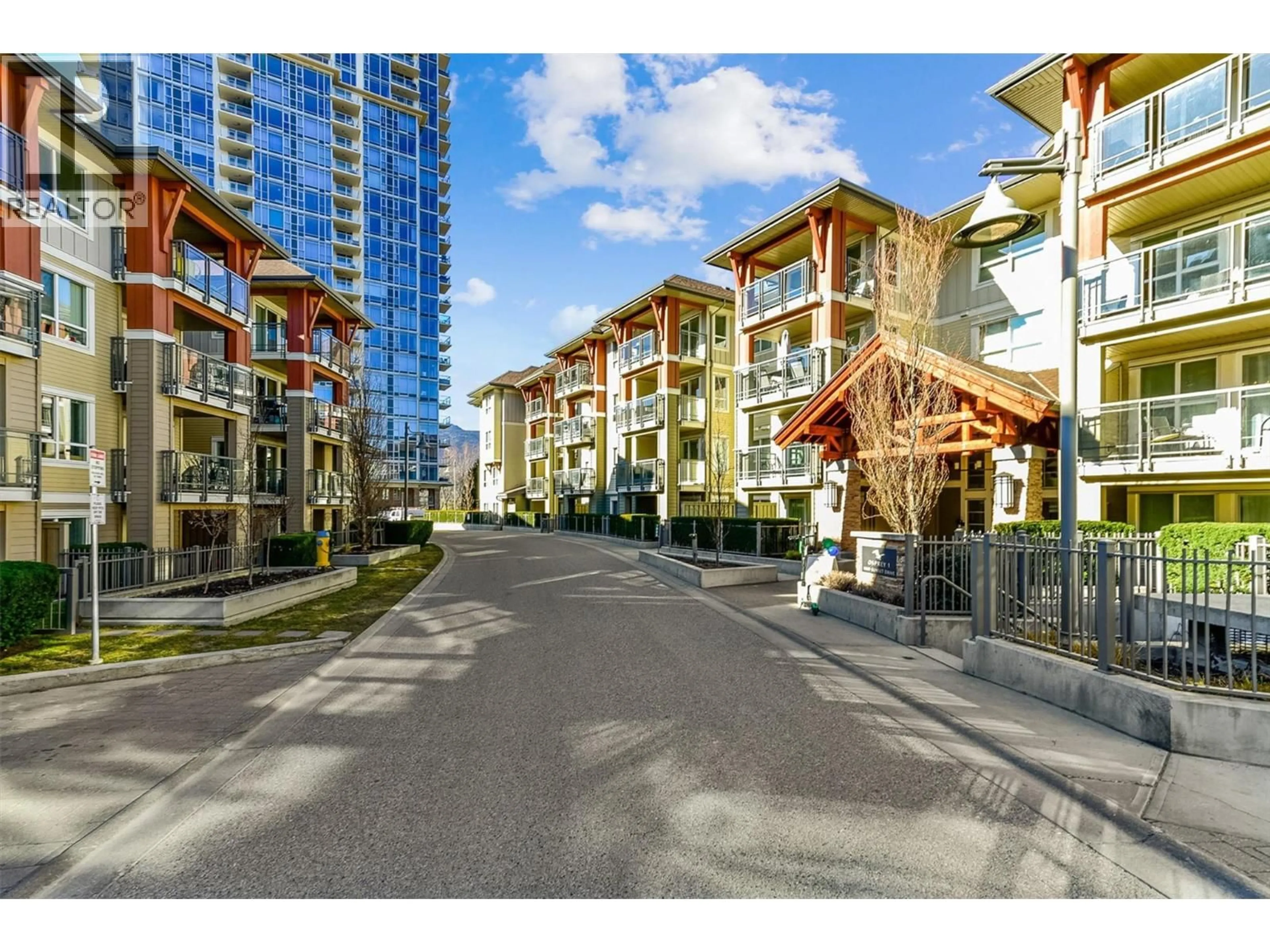 Patio, street for 226 - 1099 SUNSET DRIVE, Kelowna British Columbia V1Y9Z2