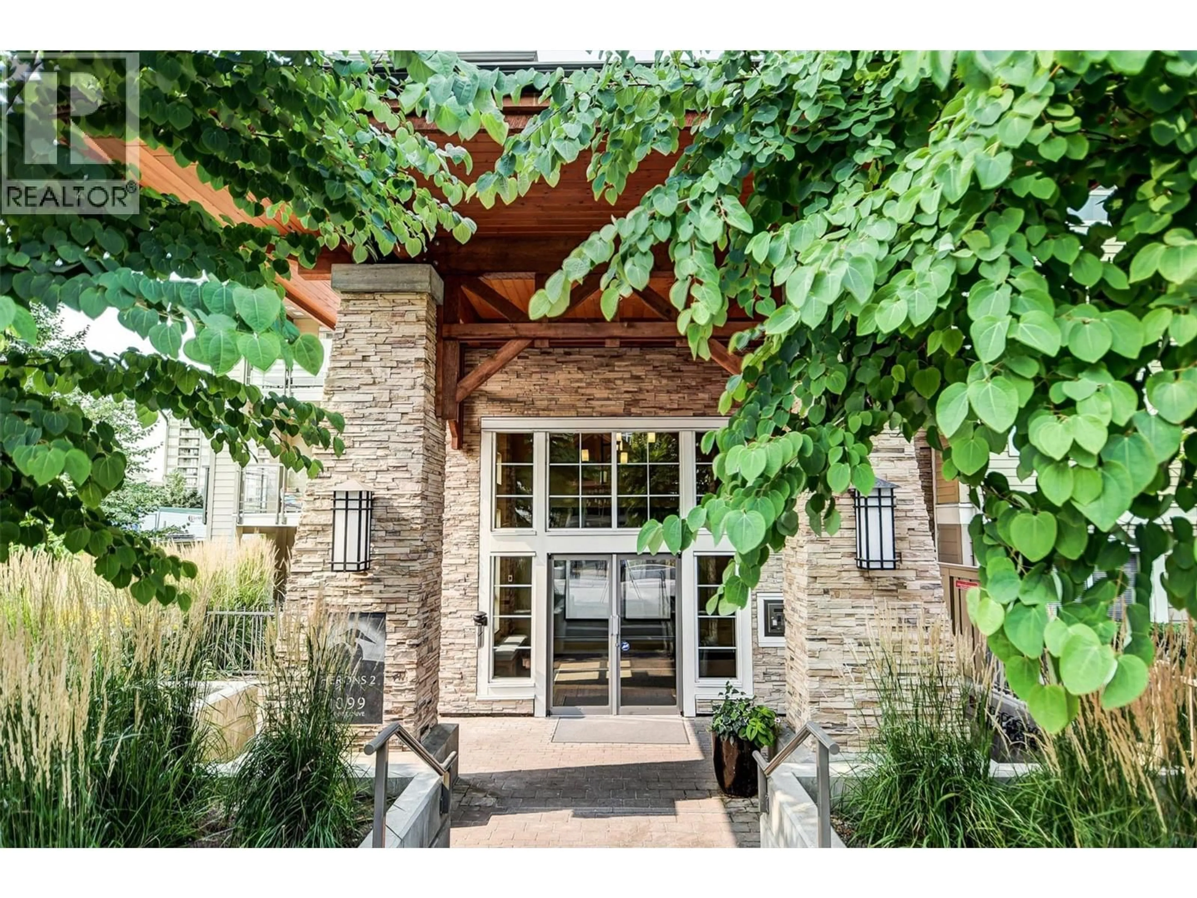 Indoor entryway for 226 - 1099 SUNSET DRIVE, Kelowna British Columbia V1Y9Z2
