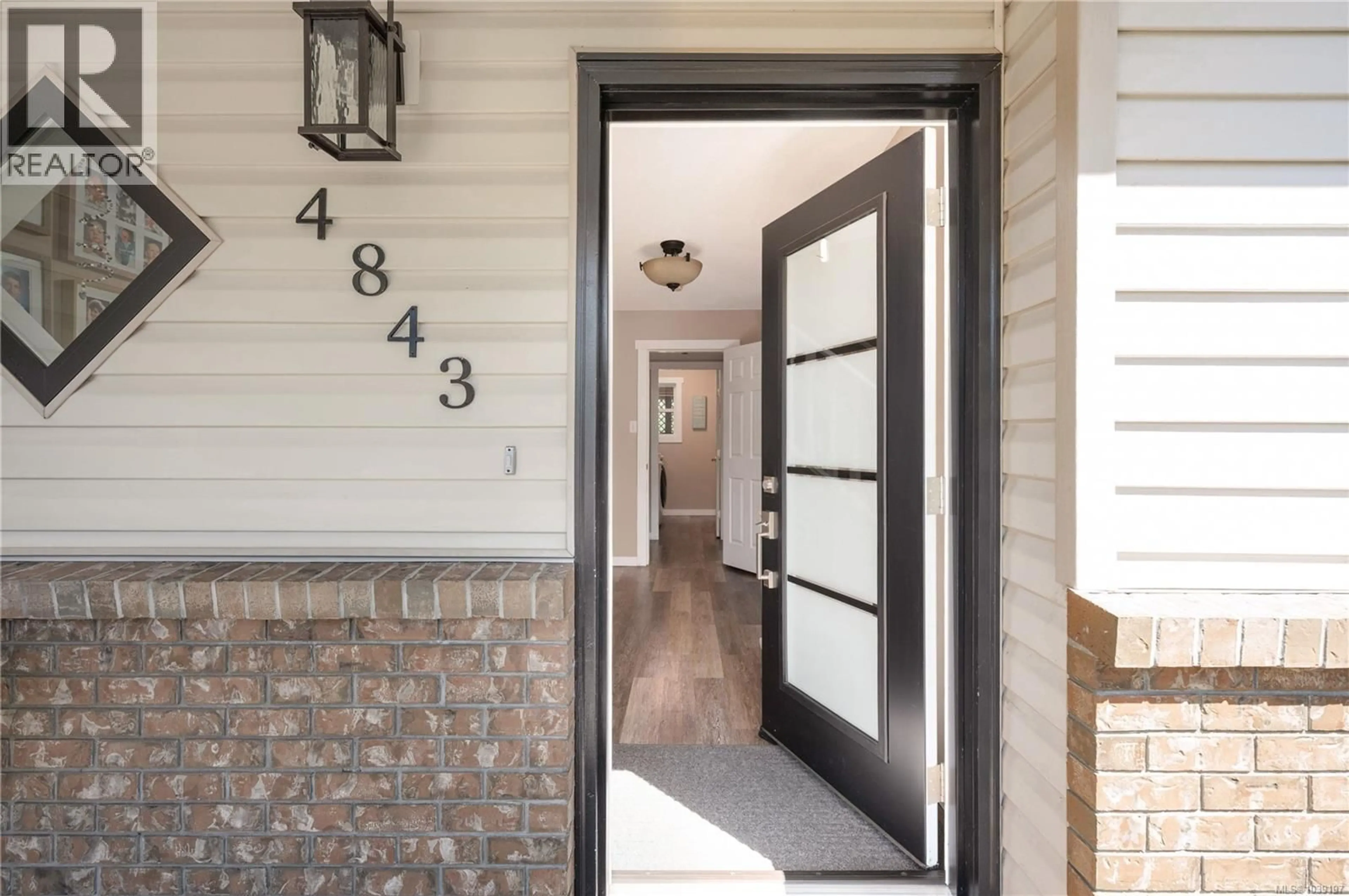 Indoor entryway for 4843 HARTFORD PLACE, Nanaimo British Columbia V9V1N8
